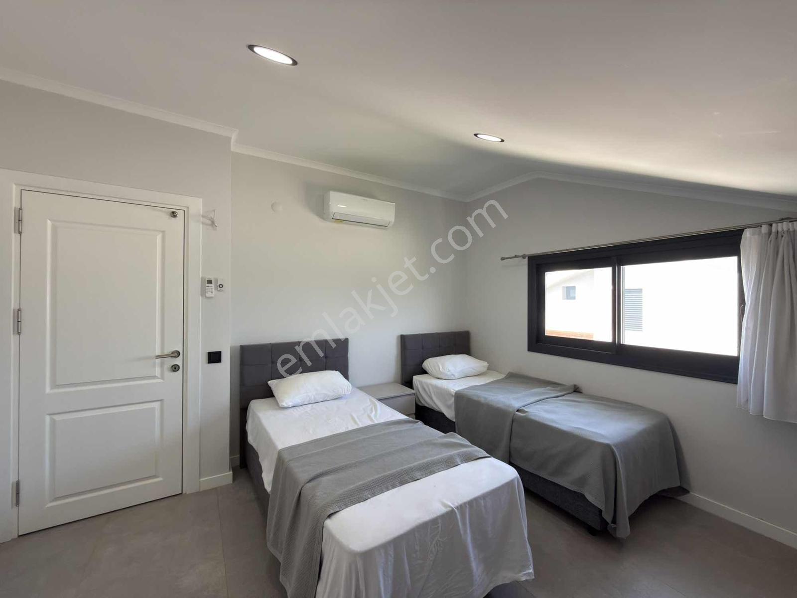 Bahçeşehir Koleji Karşısı Özel Havuzlu 4+1 Tripleks Villa - Görsel 16