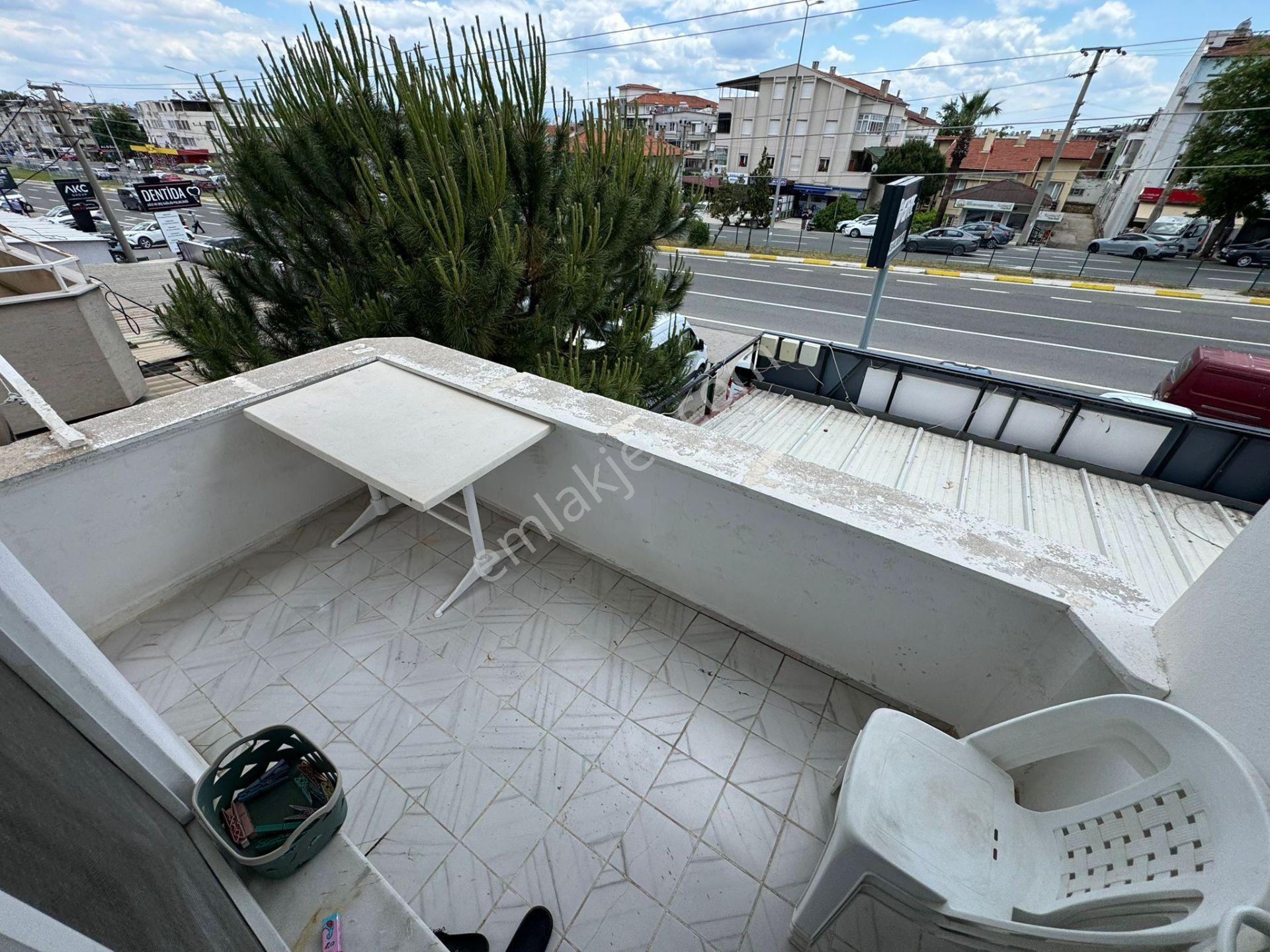Altınoluk İlkbahar Dan Full Yenilenmiş Merkezde 2+1 Orta Kat Daire - Görsel 9