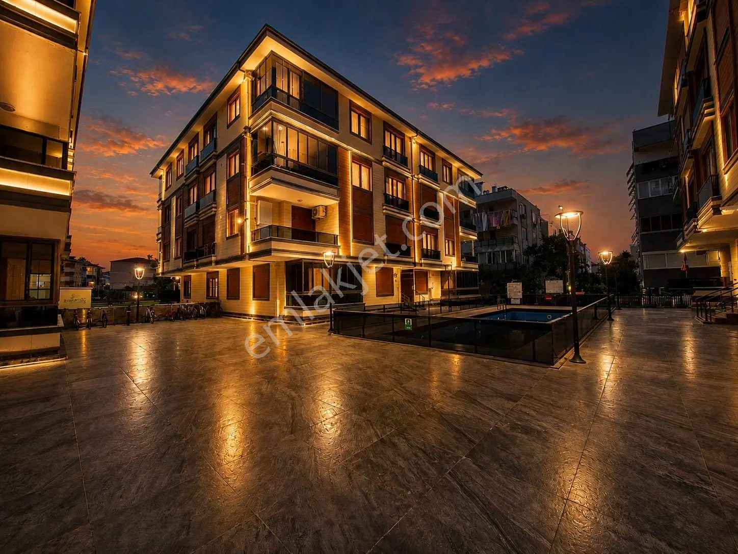 🛑🛑aktiften Akçay'da Satılık Havuzlu Otoparklı Harika Tasarımlı 2+1daire