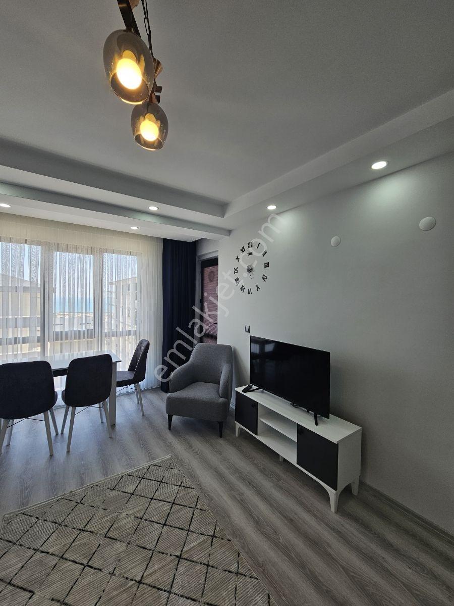 Körfez Mahallesinde Satılık Deniz Manzaralı Eşyalı 1+1 Daire