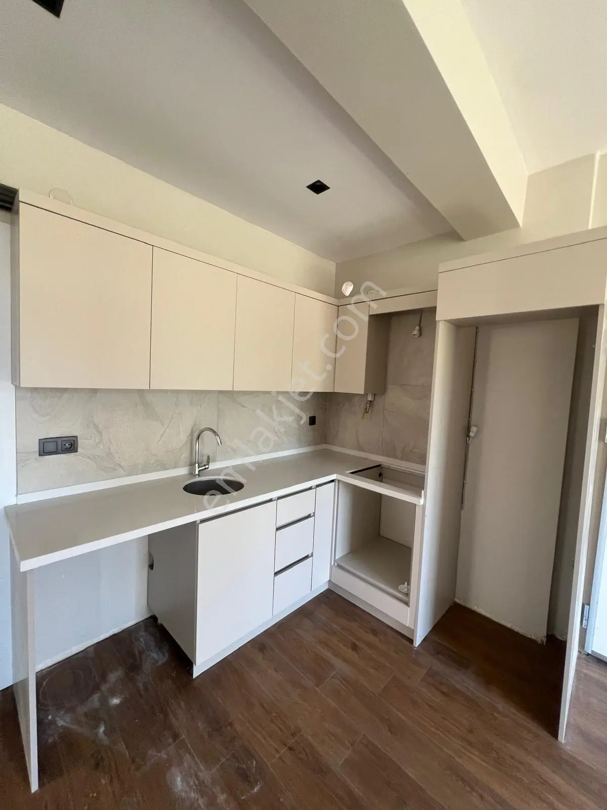 İzmir Bergama Fatih Mahallesi'nde Sıfır 2+1 Satılık