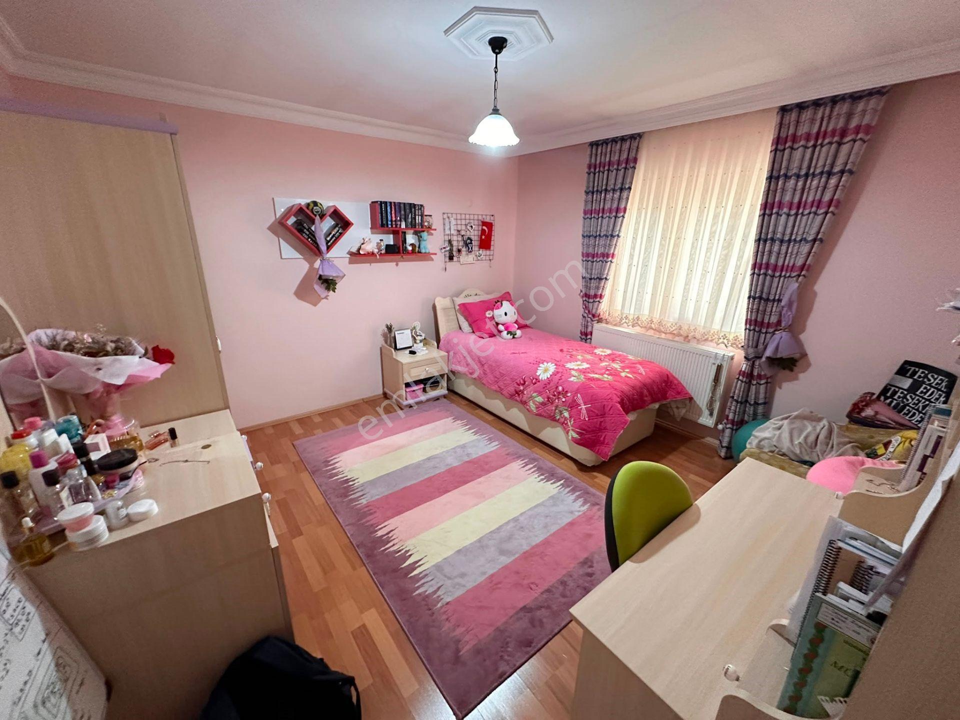 Mutlu Mahallesi'nde Cadde Yakını 6+1 Çift Teras Dubleks Daire _! - Görsel 11