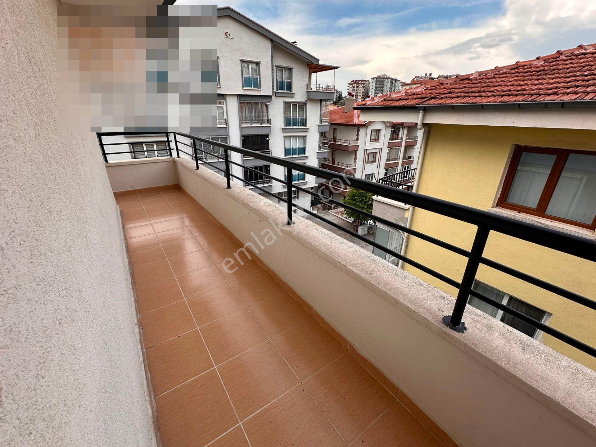 Mutlu Mahallesi'nde Cadde Yakını 6+1 Çift Teras Dubleks Daire _! - Görsel 32