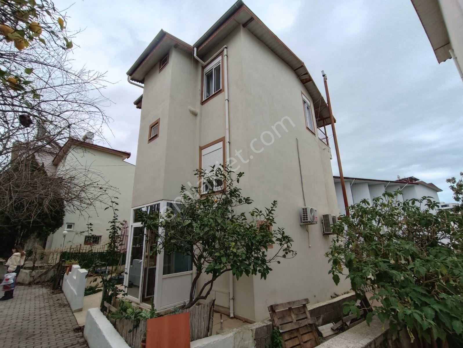 Kumköy De Denize Yürüme Mesafesinde Kiralık Villa