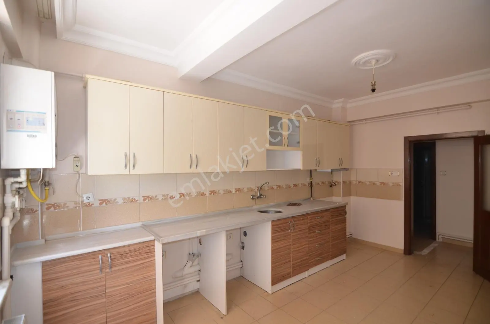 Talha Tozduman'dan Fetih Caddesi Cepheli Yeni Boyalı 3+1 Kiralık - Görsel 33