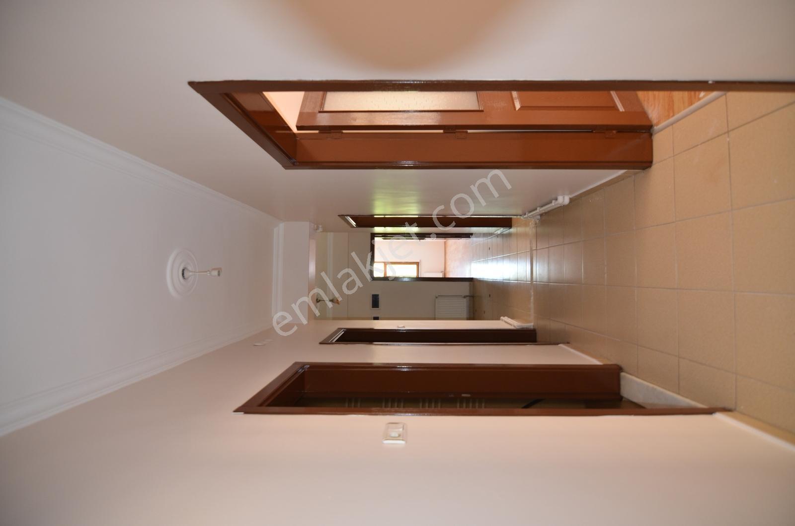 Talha Tozduman'dan Fetih Caddesi Cepheli Yeni Boyalı 3+1 Kiralık - Görsel 19
