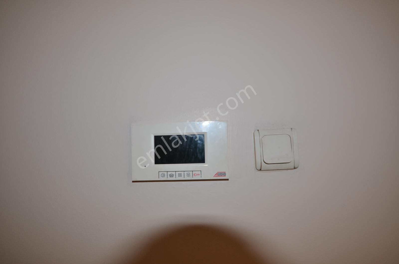 Talha Tozduman'dan Fetih Caddesi Cepheli Yeni Boyalı 3+1 Kiralık - Görsel 2