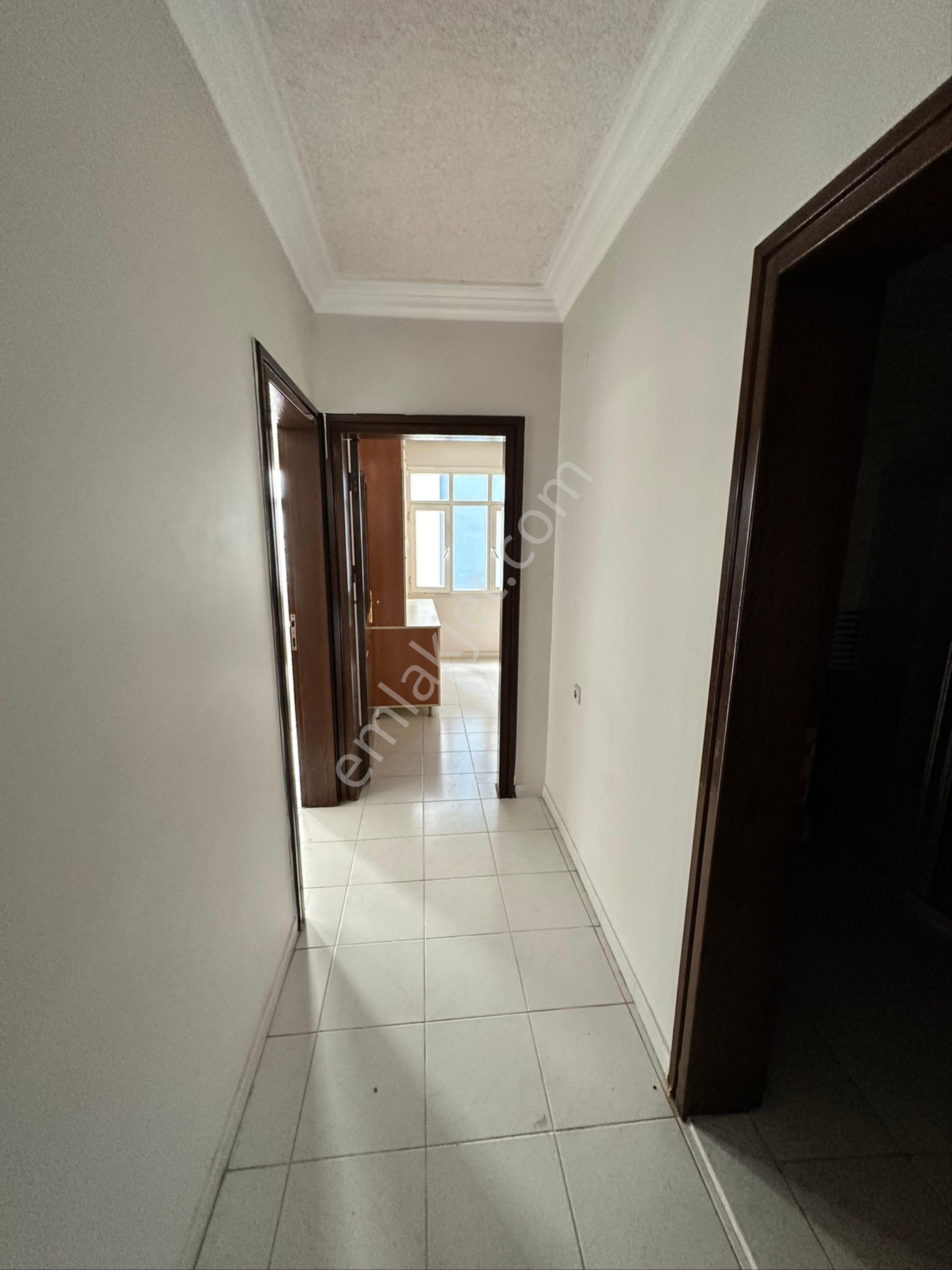 Aşağı Alata Da Merkezi Konumda Geniş 3+1 Kiralık Daire - Görsel 15