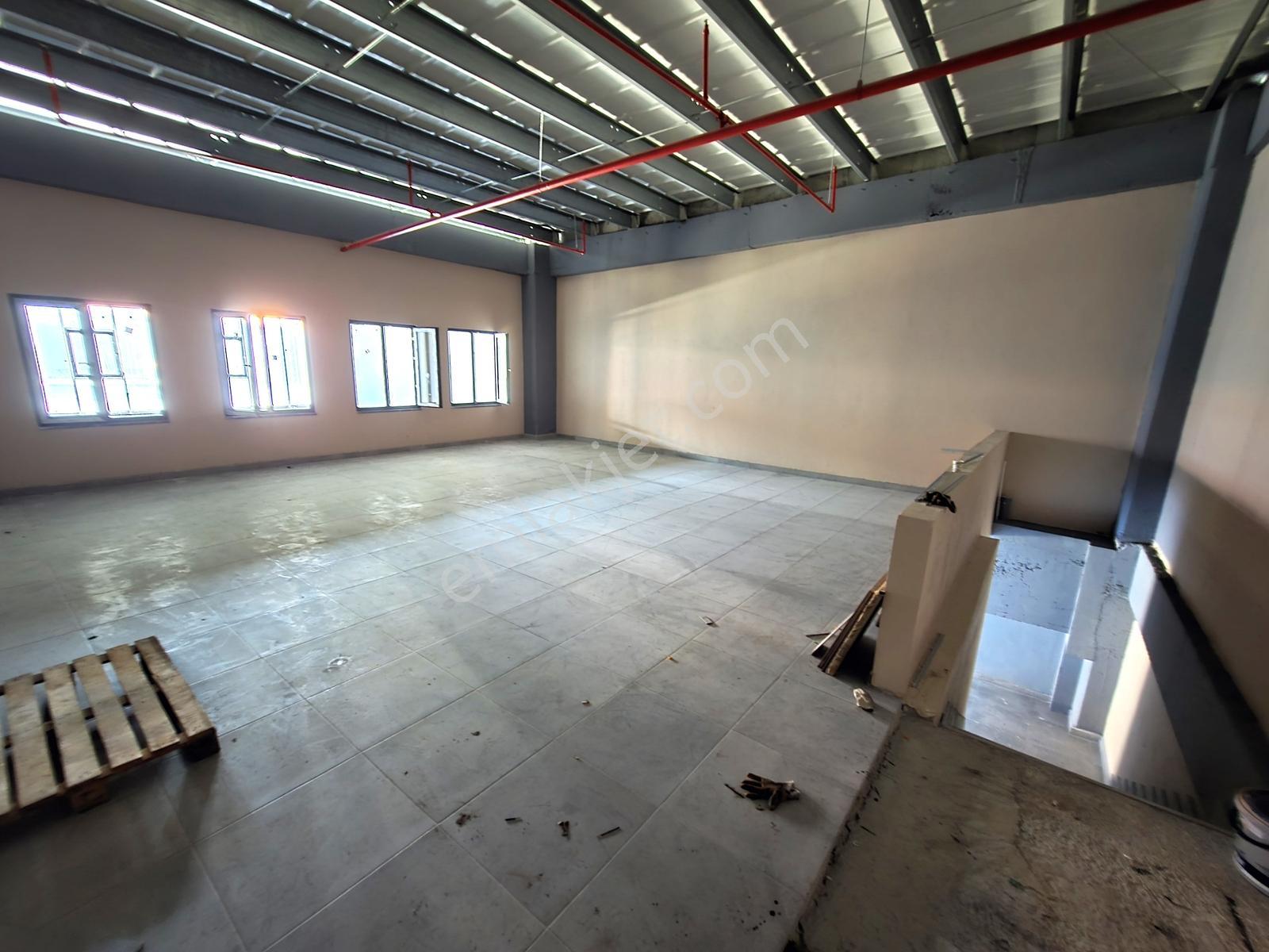 Remax Hür'den Atso Sanayi Sitesinde Hazır Durumda Kiralık Dükkan - Görsel 15