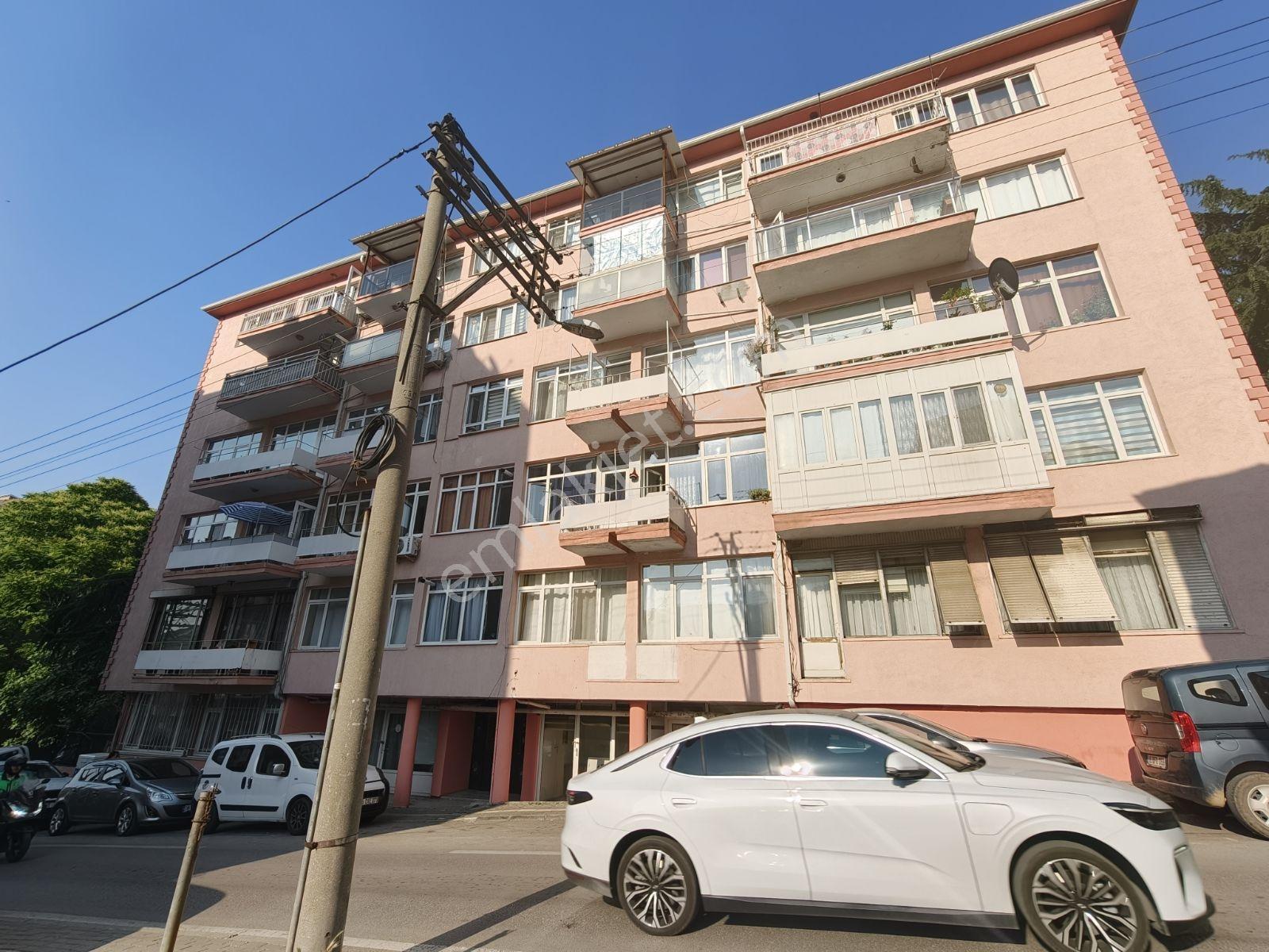 Maksem 'de İçi Full Yenilenmiş Satılık 2+1 Daire - Görsel 14