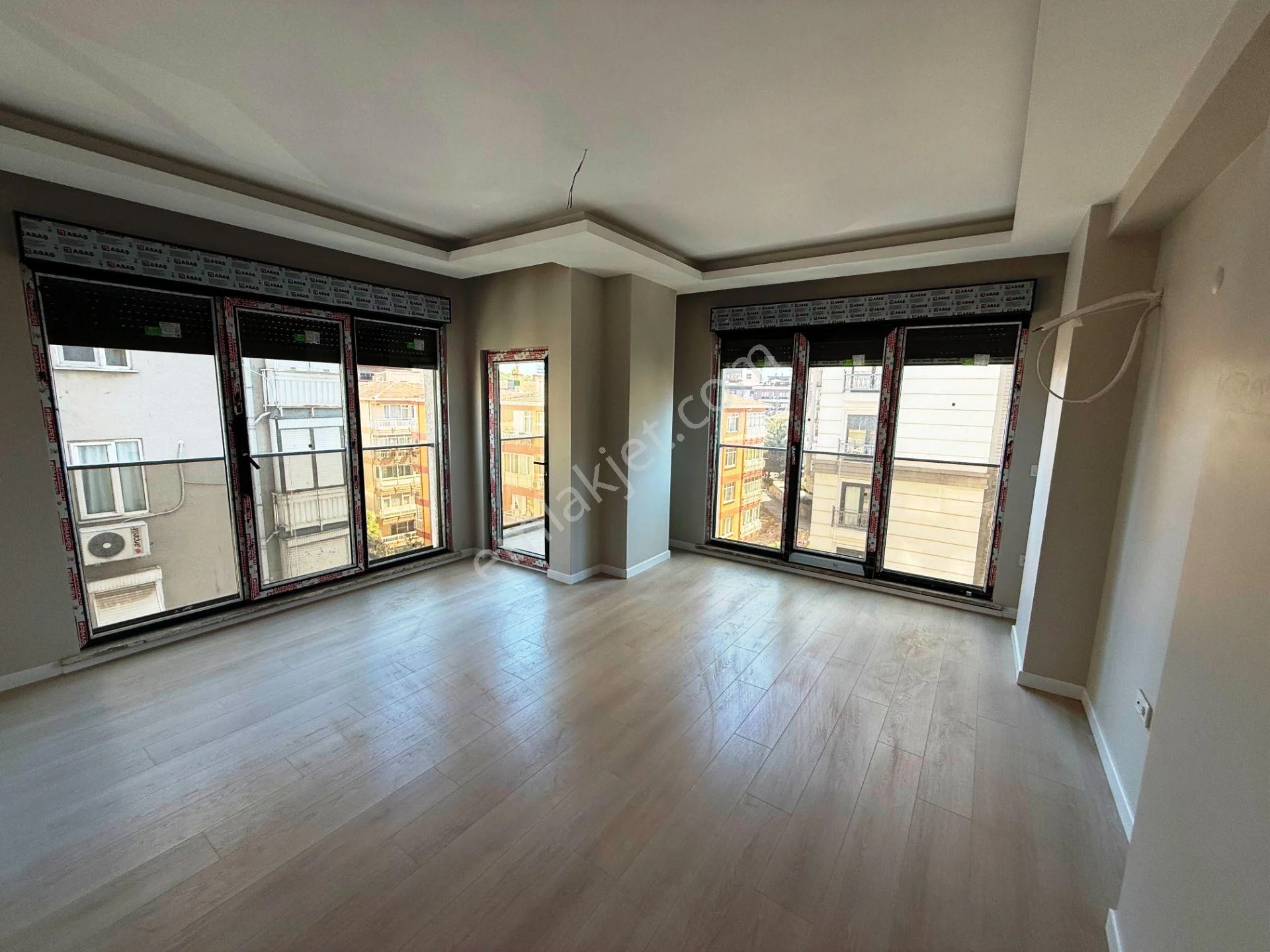 Şenesenevler'de Sıfır 3.kat 85m2 Balkonlu Panjurlu Kiralık 2+1 - Görsel 2