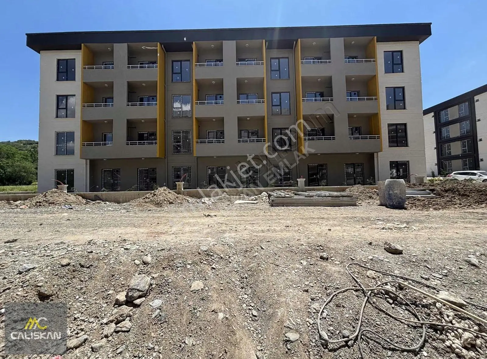 Devlet Hastanesi,emniyet Müdürlüğü Yakını Satılık 2+0