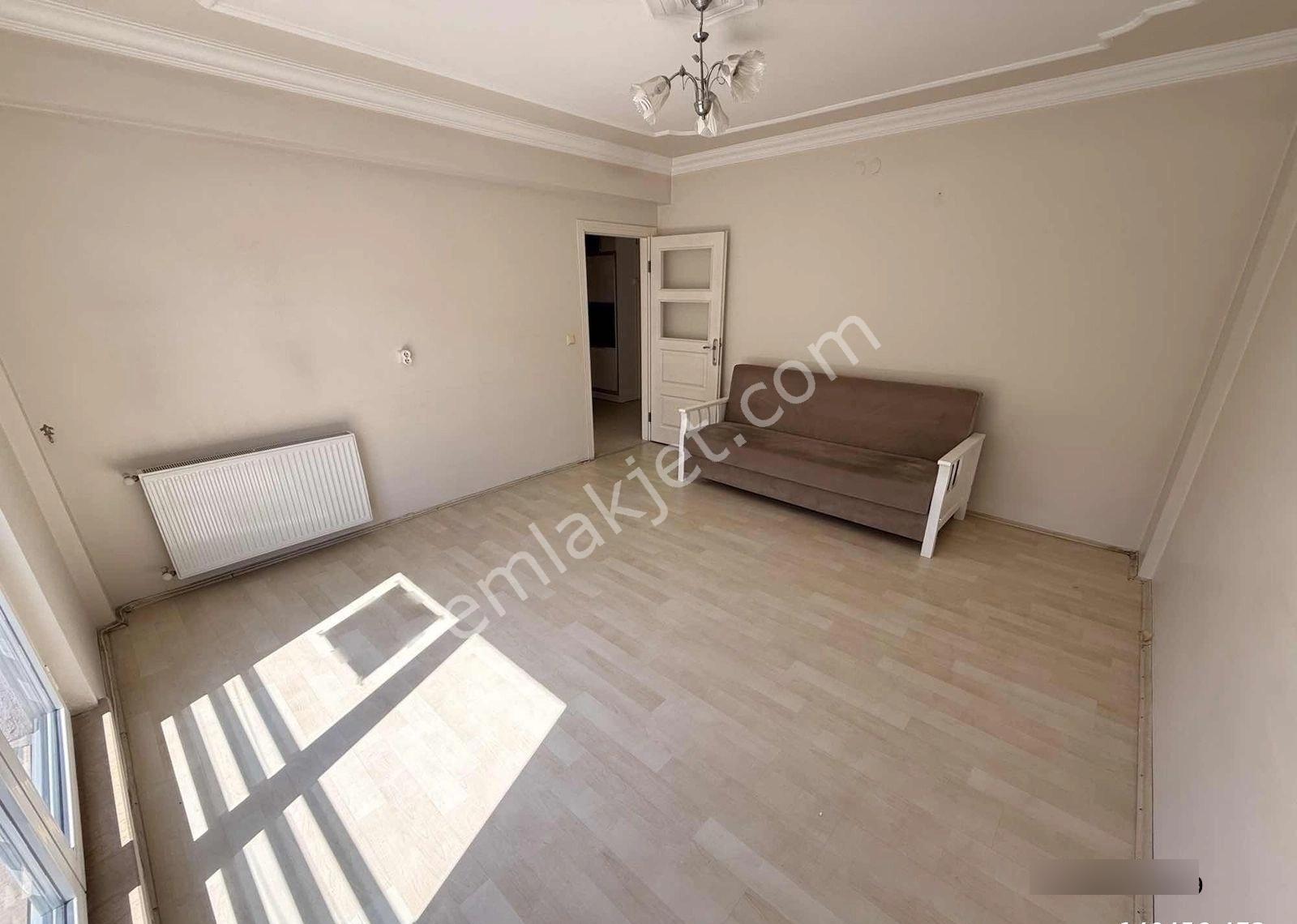 Emek Mah. Ertaş Caddesi Yakını Ara Kat 2+1 100m2 Daire - Görsel 8