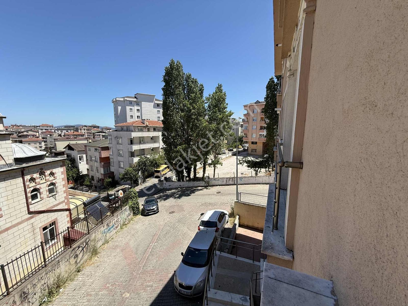 Kayışdağı Sondurak Hediye Sokak 3 Kat 2+1.80m2 Balkonlu - Görsel 18