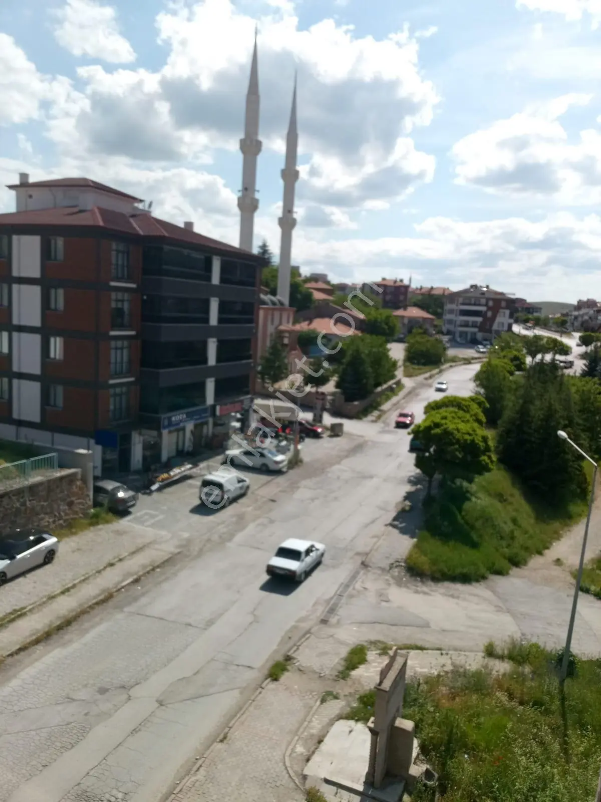 Özer Emlaktan Merkeze Yakın Konumda Kiralık