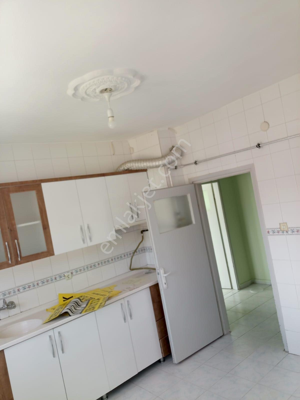 Özer Emlaktan Merkeze Yakın Konumda Kiralık - Görsel 8