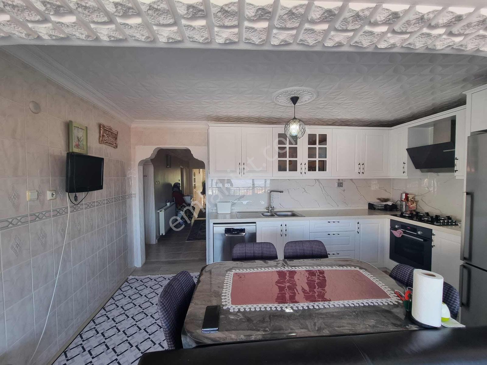 Karamazak'ta 170m2 Manzaralı Teraslı 3+1 Kombili Bakımlı Daire - Görsel 8