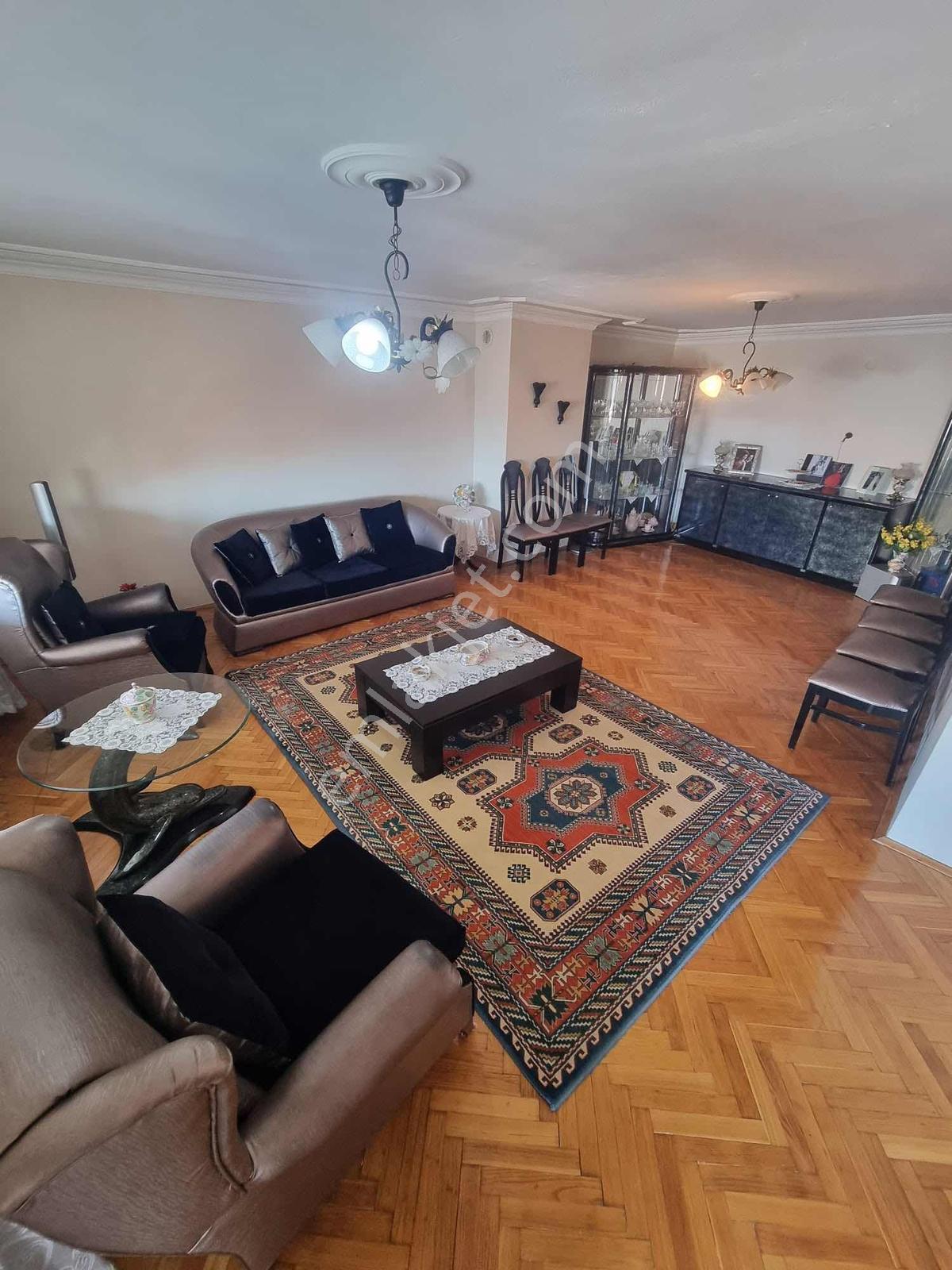 Karamazak'ta 170m2 Manzaralı Teraslı 3+1 Kombili Bakımlı Daire - Görsel 4