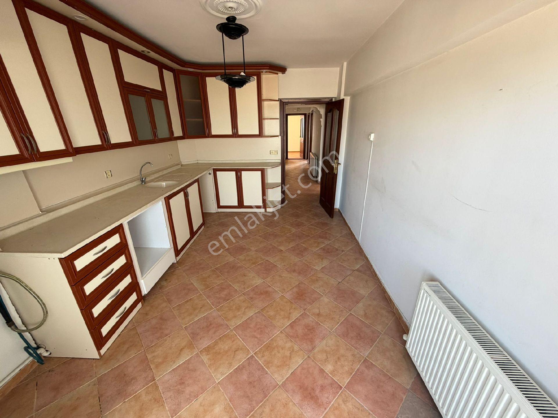 Kuşadası Satılık 3+1 Fırsat Daire - Görsel 17