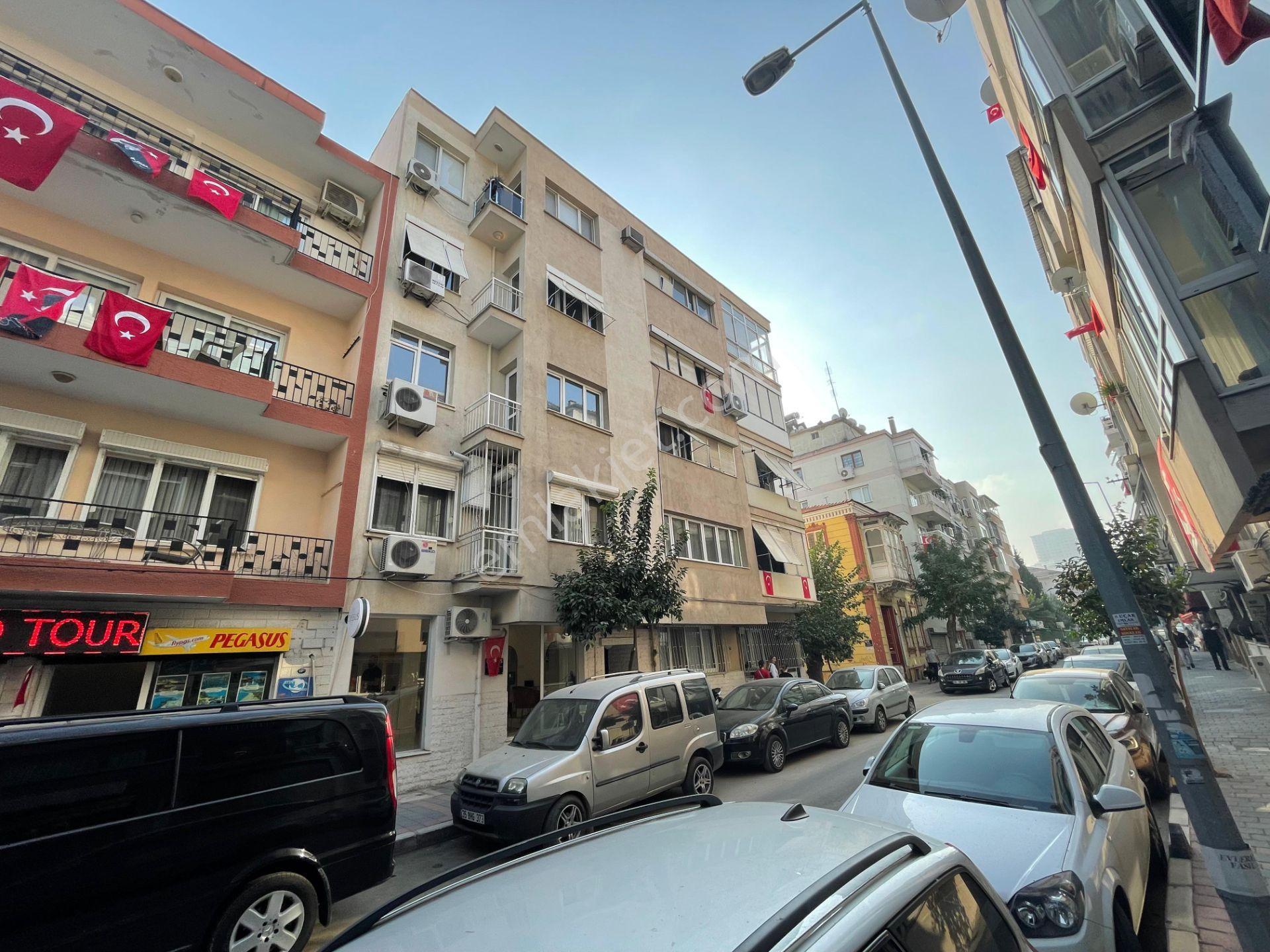 İzmir Güzelyalı 56 Sokakta Çok İyi Lokasyonda Satılık 3+1 Daire!