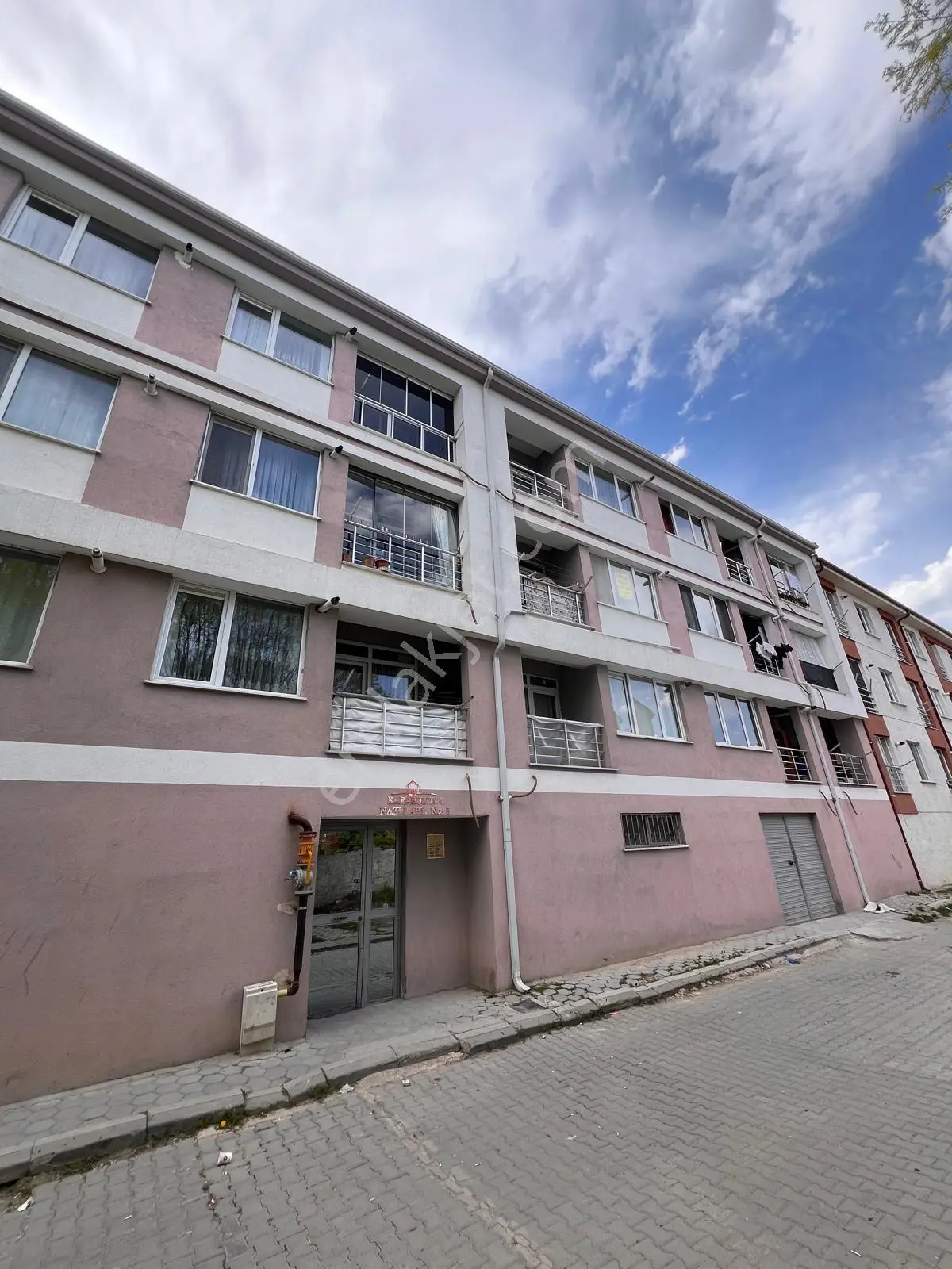 Asansörlü Sütlüce'de 1+1 Satılık Daire - Görsel 2
