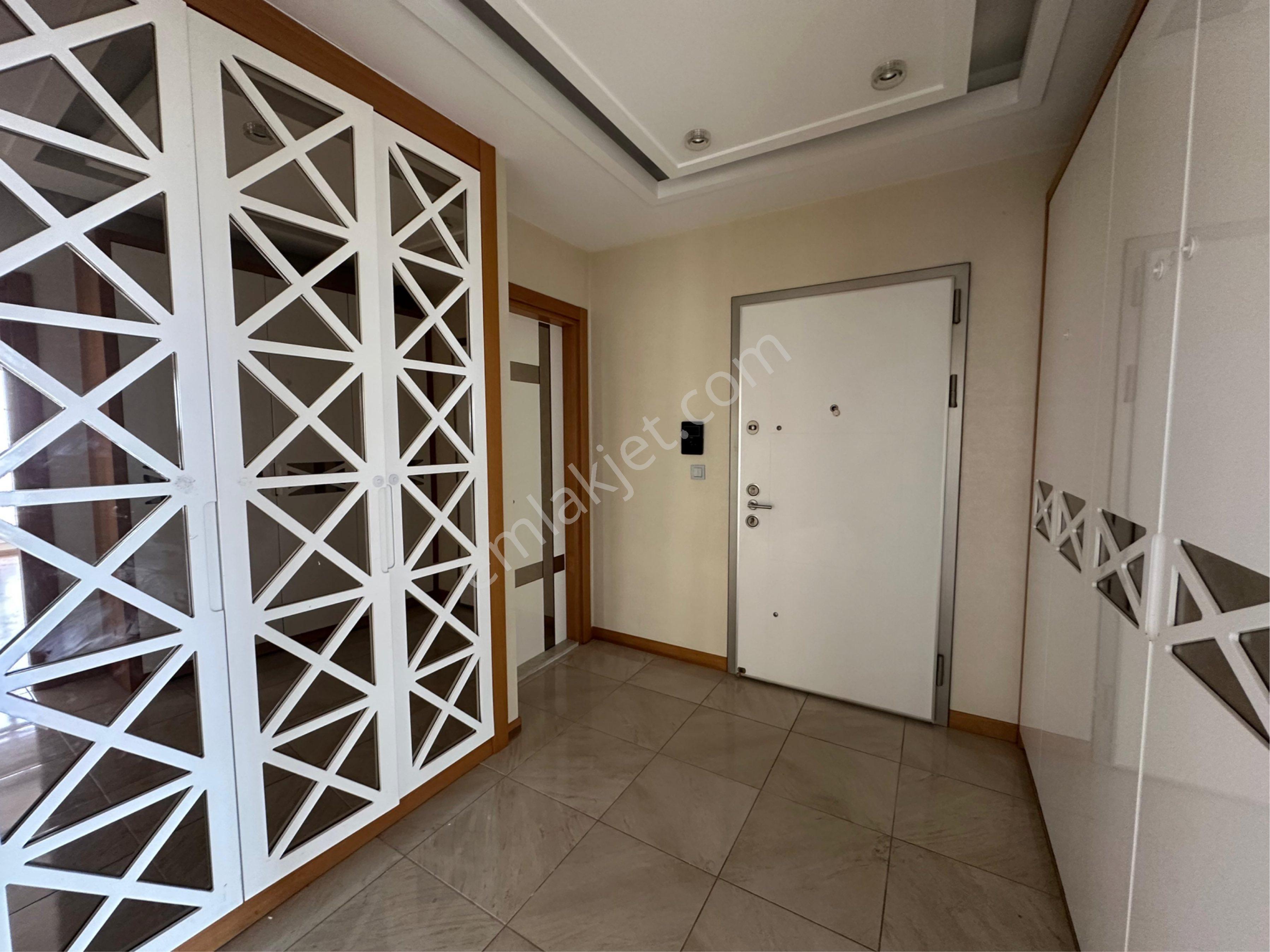 Gürselpaşada Ömer Bayram Yapımı Havuzlu Lüx Site 4+1 Satılık D - Görsel 6