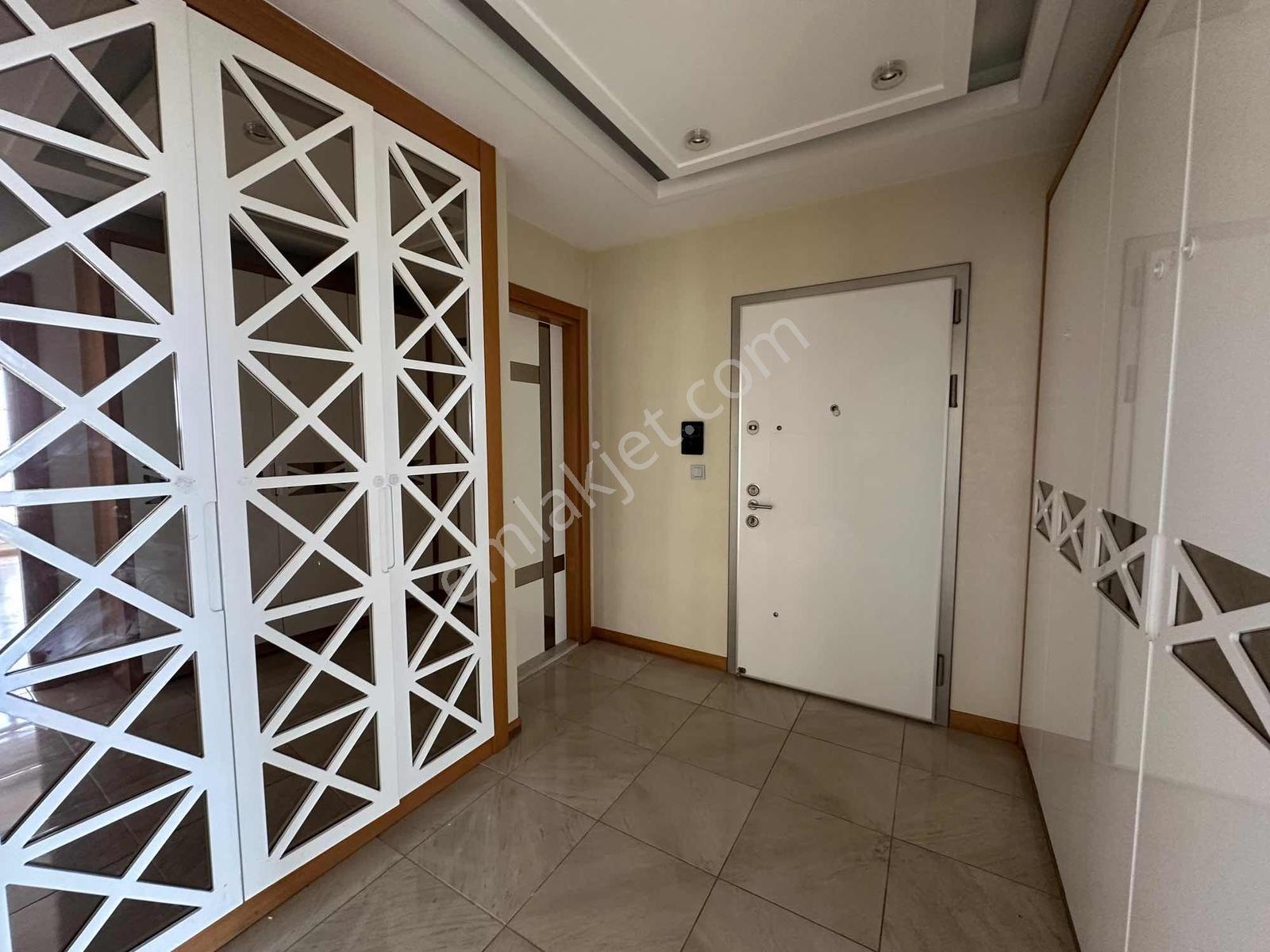 Gürselpaşada Ömer Bayram Yapımı Havuzlu Lüx Site 4+1 Satılık D - Görsel 4