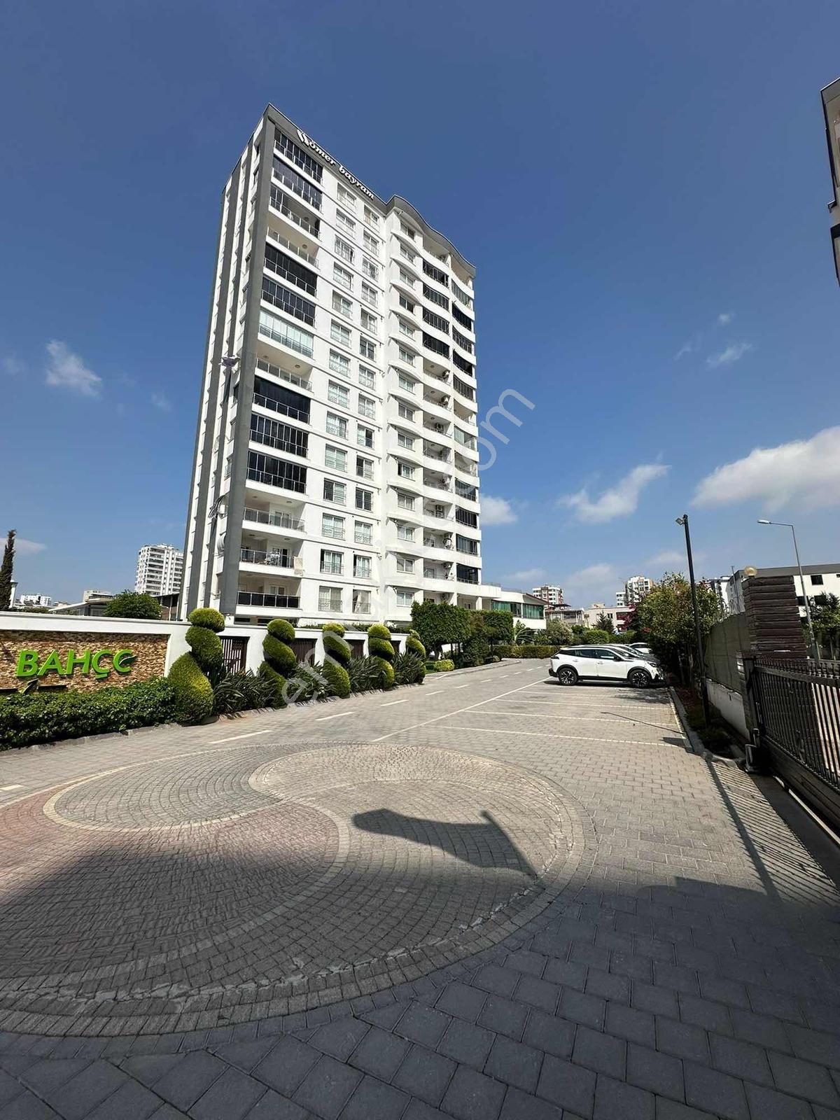 Gürselpaşada Havuzlu Güvenlikli Sitede Ful Eşyalı 1+1 Daire