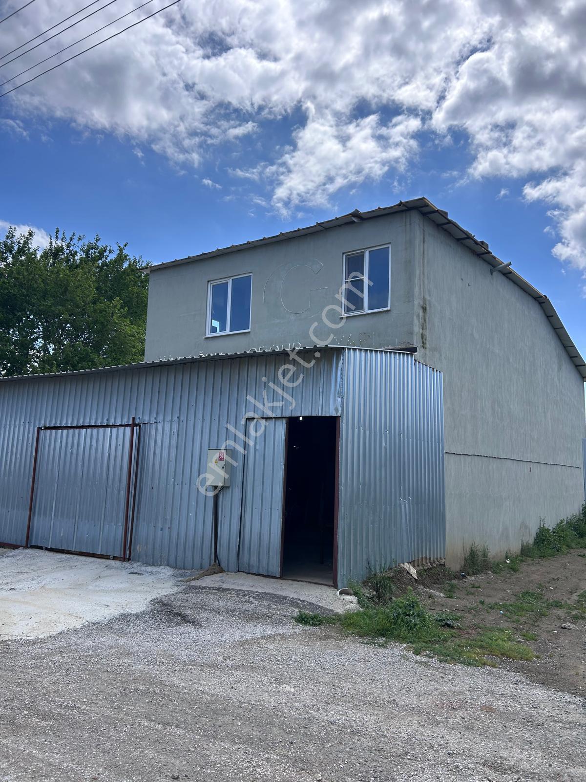 Anayol Üzerinde Sanayi Bölgesinde Satılık 750 M2 Dükkan