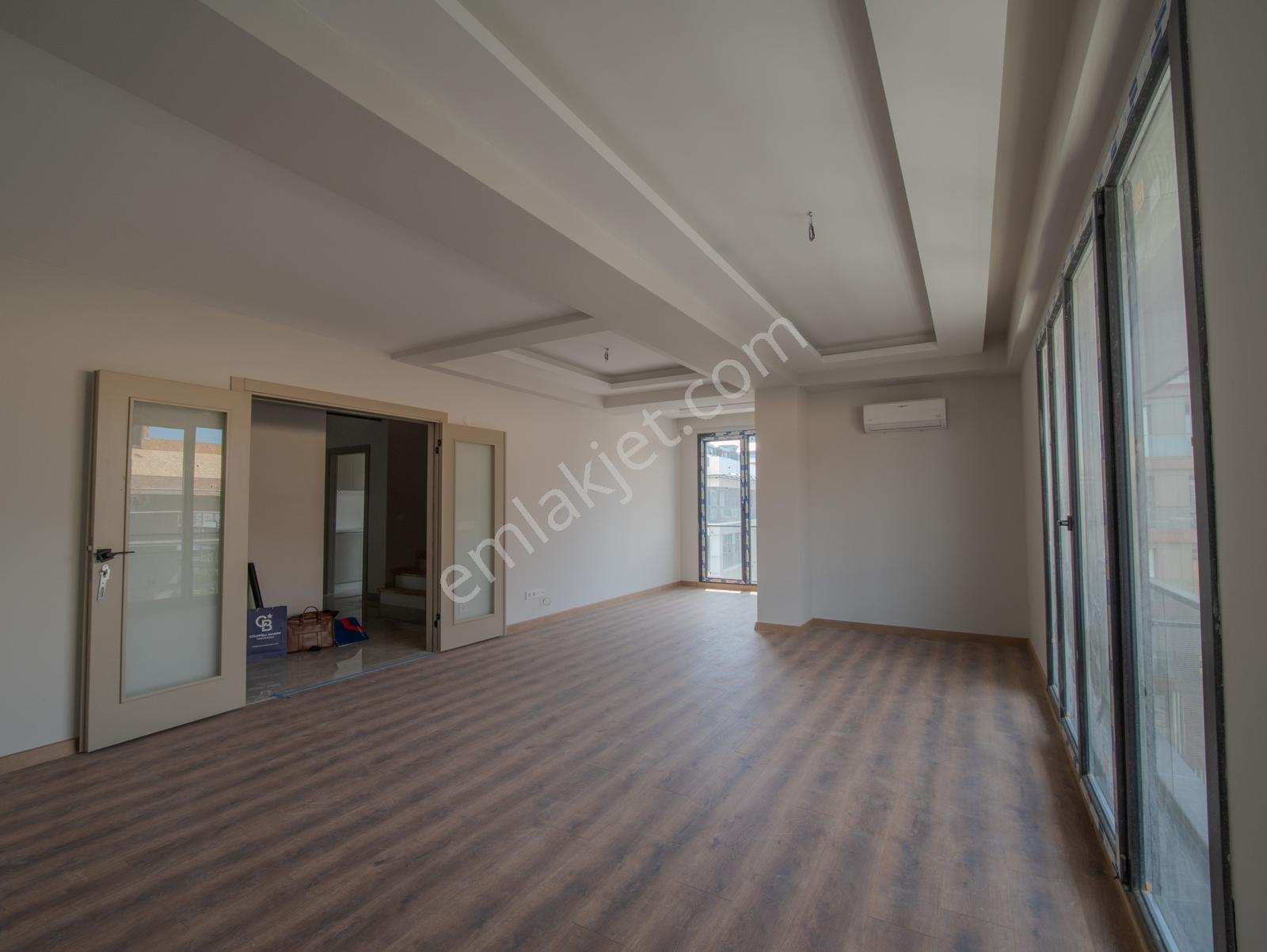 Üsküdar Çengelköy Satılık 3+1 Lüks Manzaralı Dubleks Daire