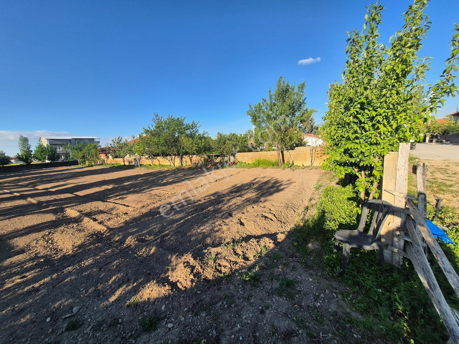 İlbey // Şuhut "zafer" Mah.de Satılık 609 M² Köşe Arsa - Görsel 16