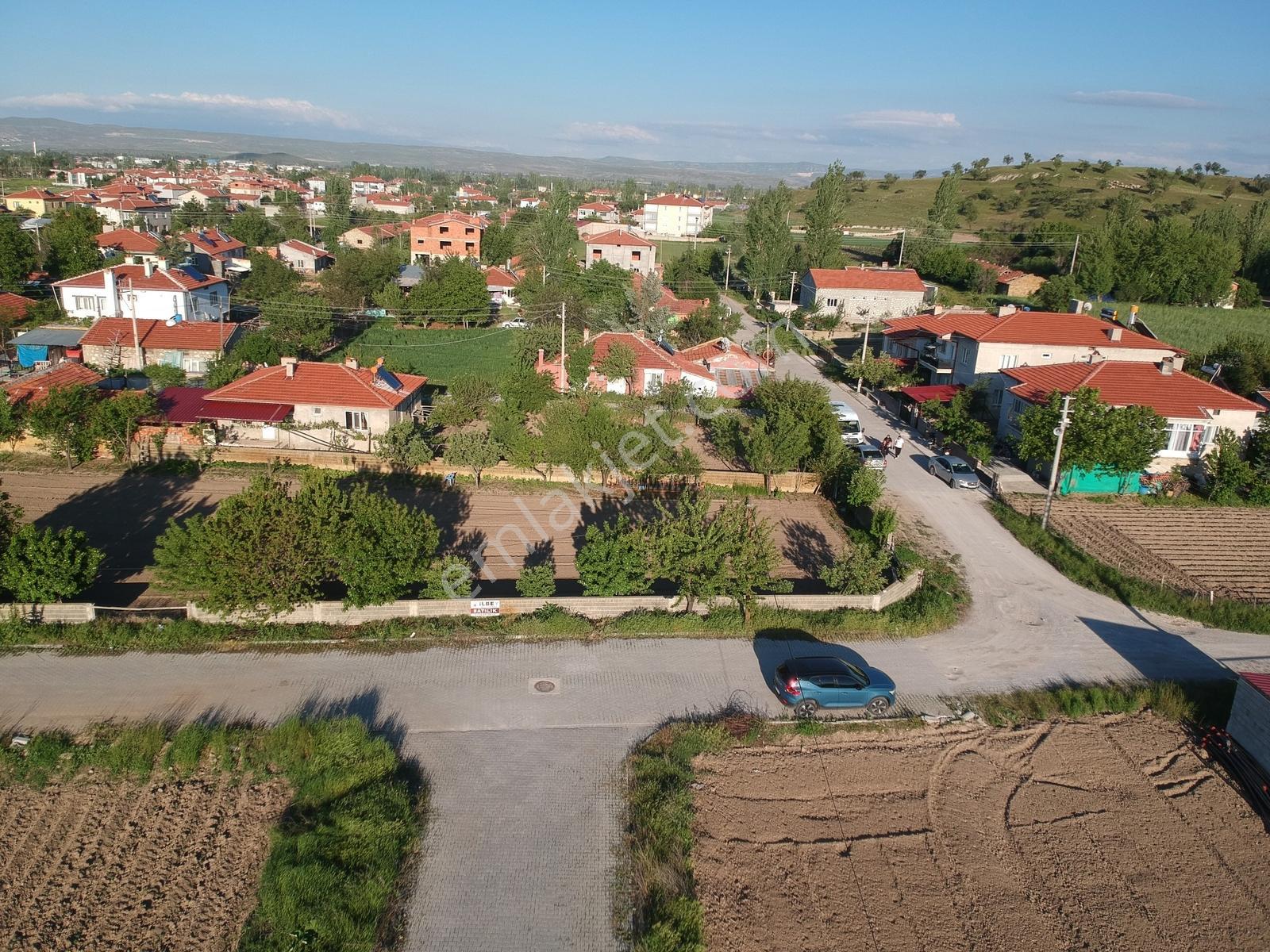 İlbey // Şuhut "zafer" Mah.de Satılık 609 M² Köşe Arsa - Görsel 5