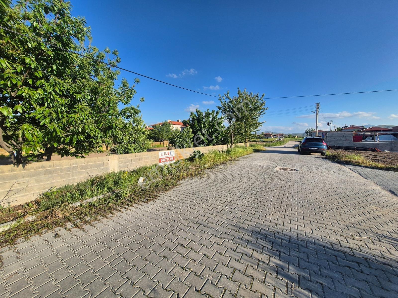 İlbey // Şuhut "zafer" Mah.de Satılık 609 M² Köşe Arsa - Görsel 21
