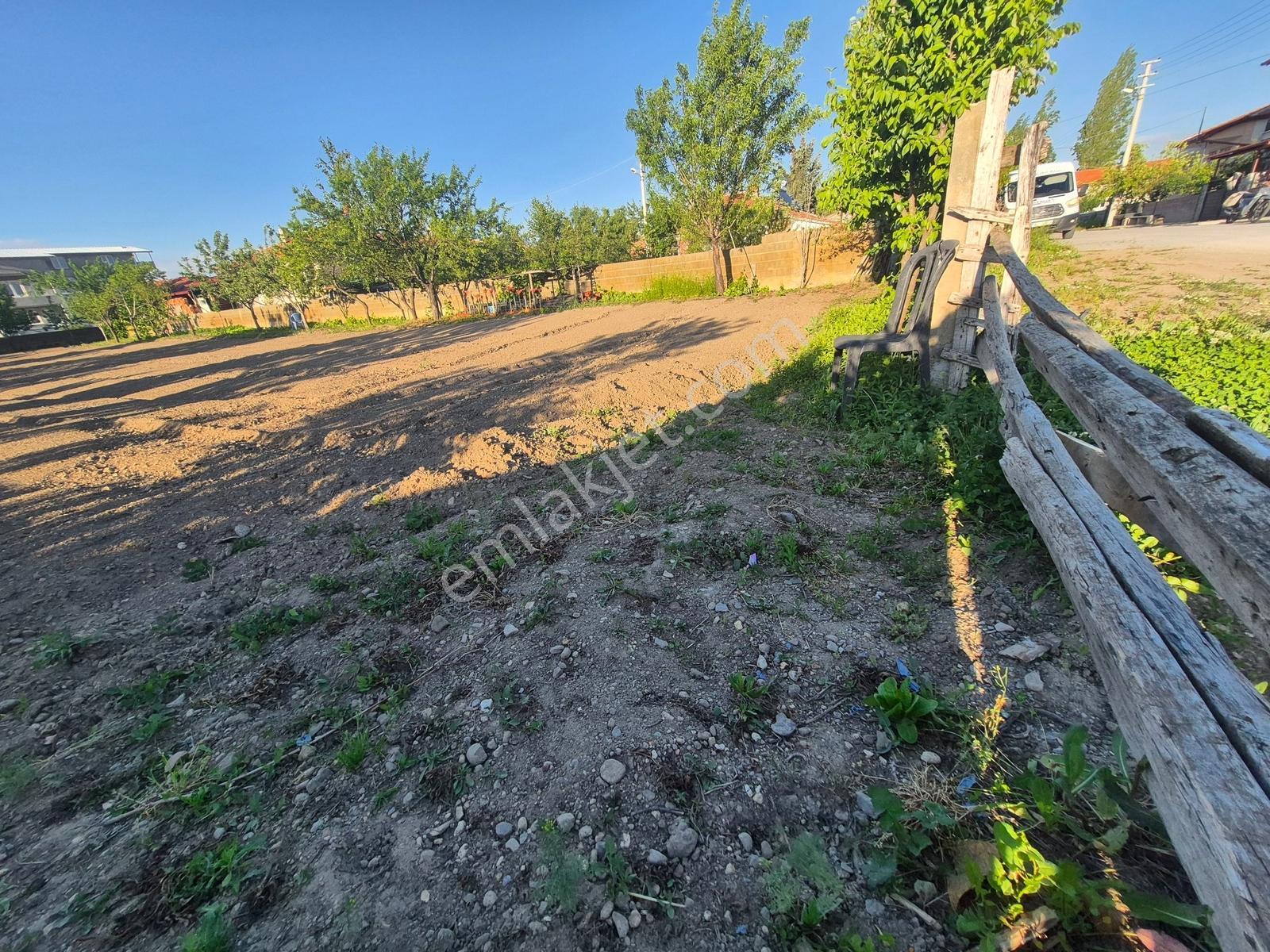 İlbey // Şuhut "zafer" Mah.de Satılık 609 M² Köşe Arsa - Görsel 7