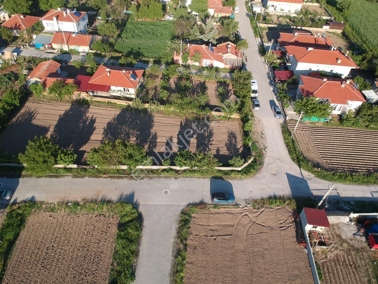 İlbey // Şuhut "zafer" Mah.de Satılık 609 M² Köşe Arsa - Görsel 14