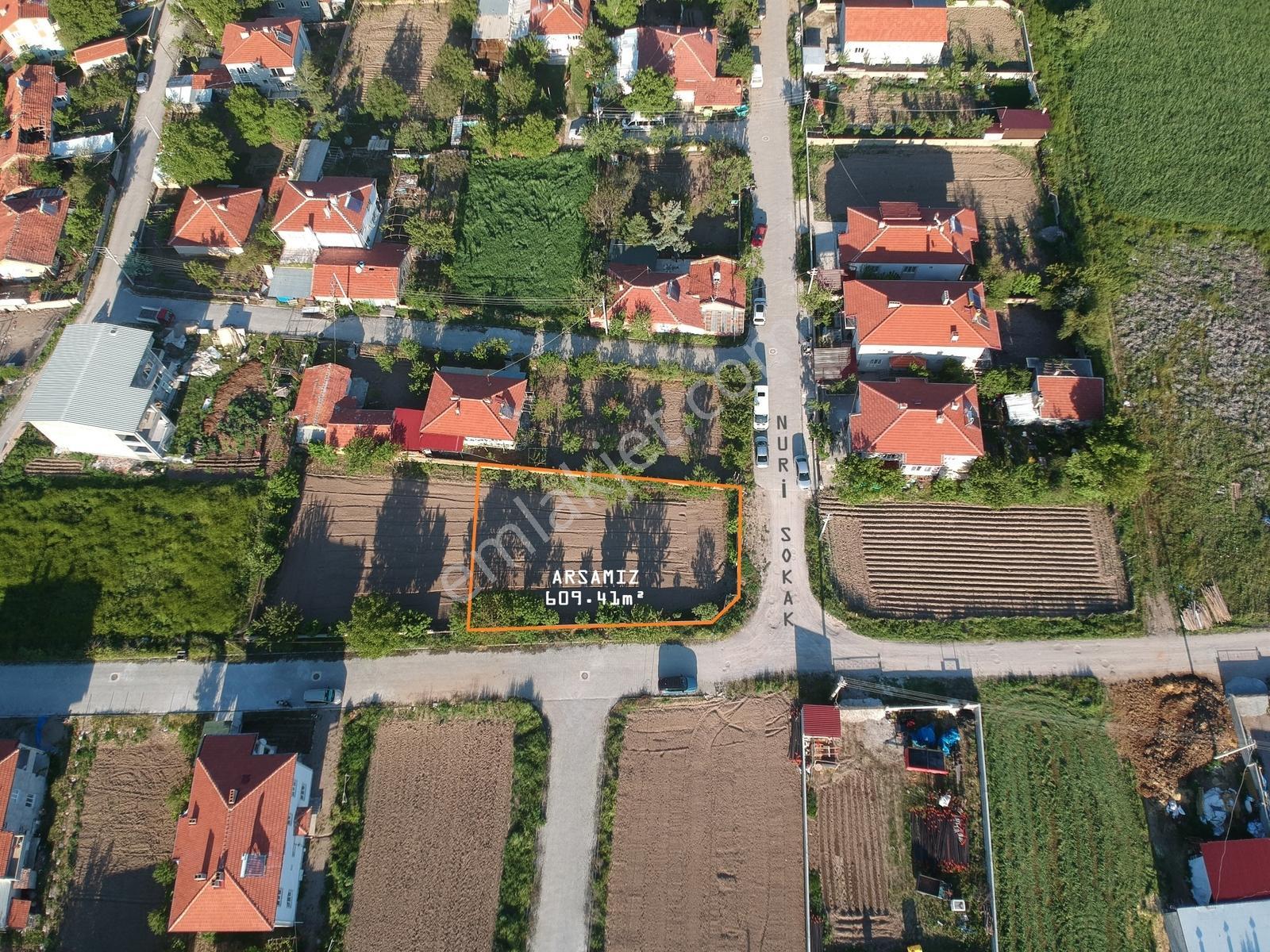 İlbey // Şuhut "zafer" Mah.de Satılık 609 M² Köşe Arsa