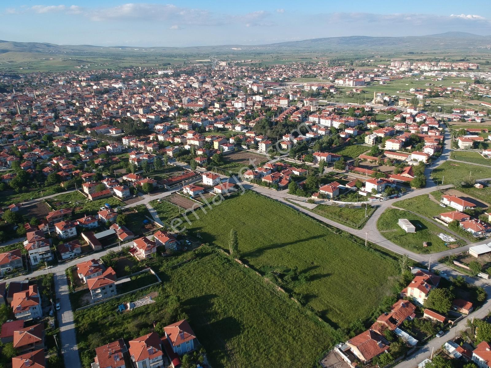 İlbey // Şuhut "zafer" Mah.de Satılık 609 M² Köşe Arsa - Görsel 19