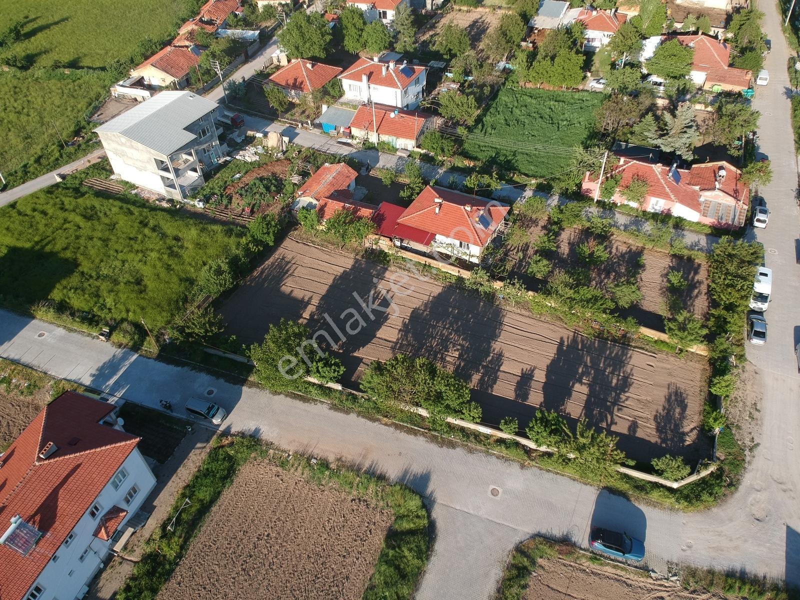 İlbey // Şuhut "zafer" Mah.de Satılık 609 M² Köşe Arsa - Görsel 17
