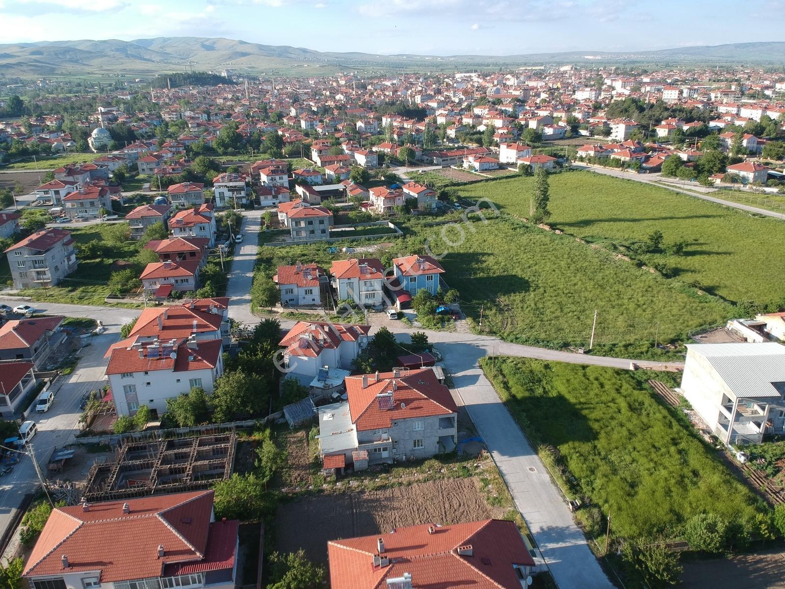 İlbey // Şuhut "zafer" Mah.de Satılık 609 M² Köşe Arsa - Görsel 18