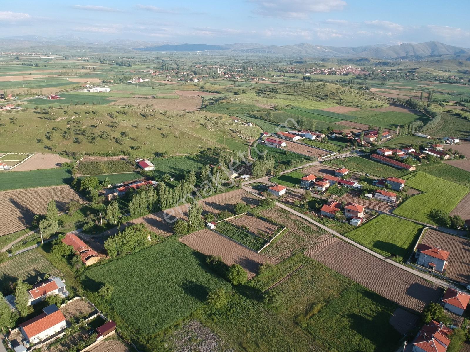 İlbey // Şuhut "zafer" Mah.de Satılık 609 M² Köşe Arsa - Görsel 10