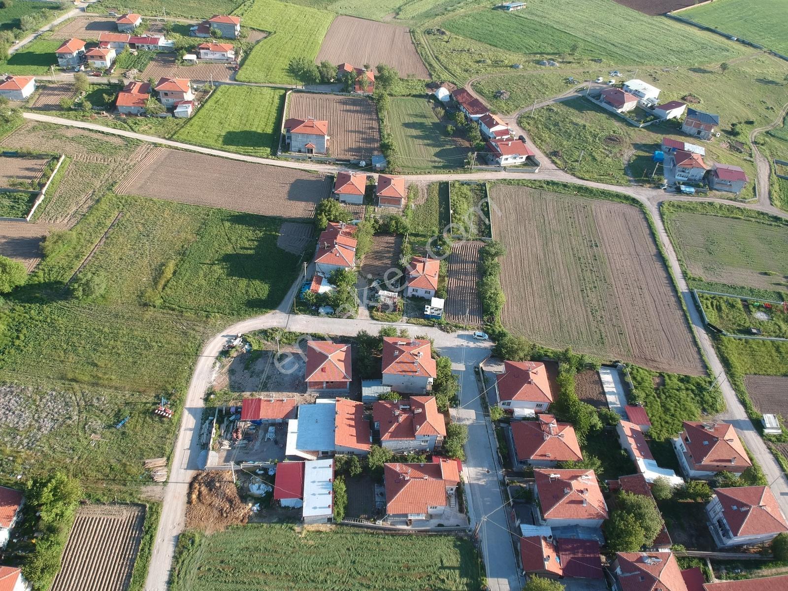 İlbey // Şuhut "zafer" Mah.de Satılık 609 M² Köşe Arsa - Görsel 9