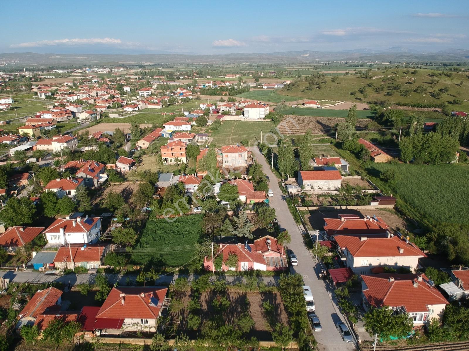 İlbey // Şuhut "zafer" Mah.de Satılık 609 M² Köşe Arsa - Görsel 4