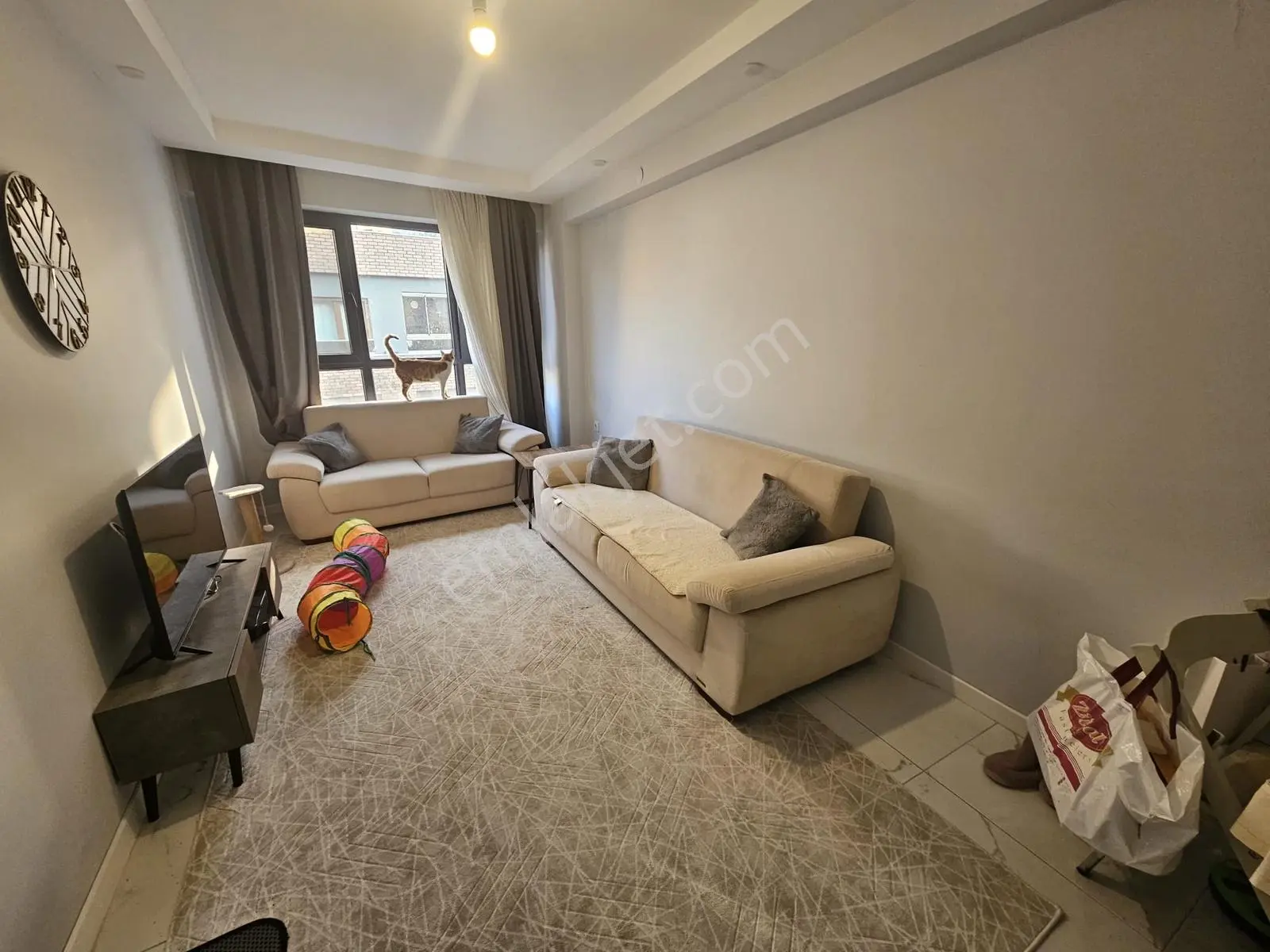 Estorıa'dan Şehir Merkezinde Eşyasız Y.ısıtma 2+0 Kiralık Daire