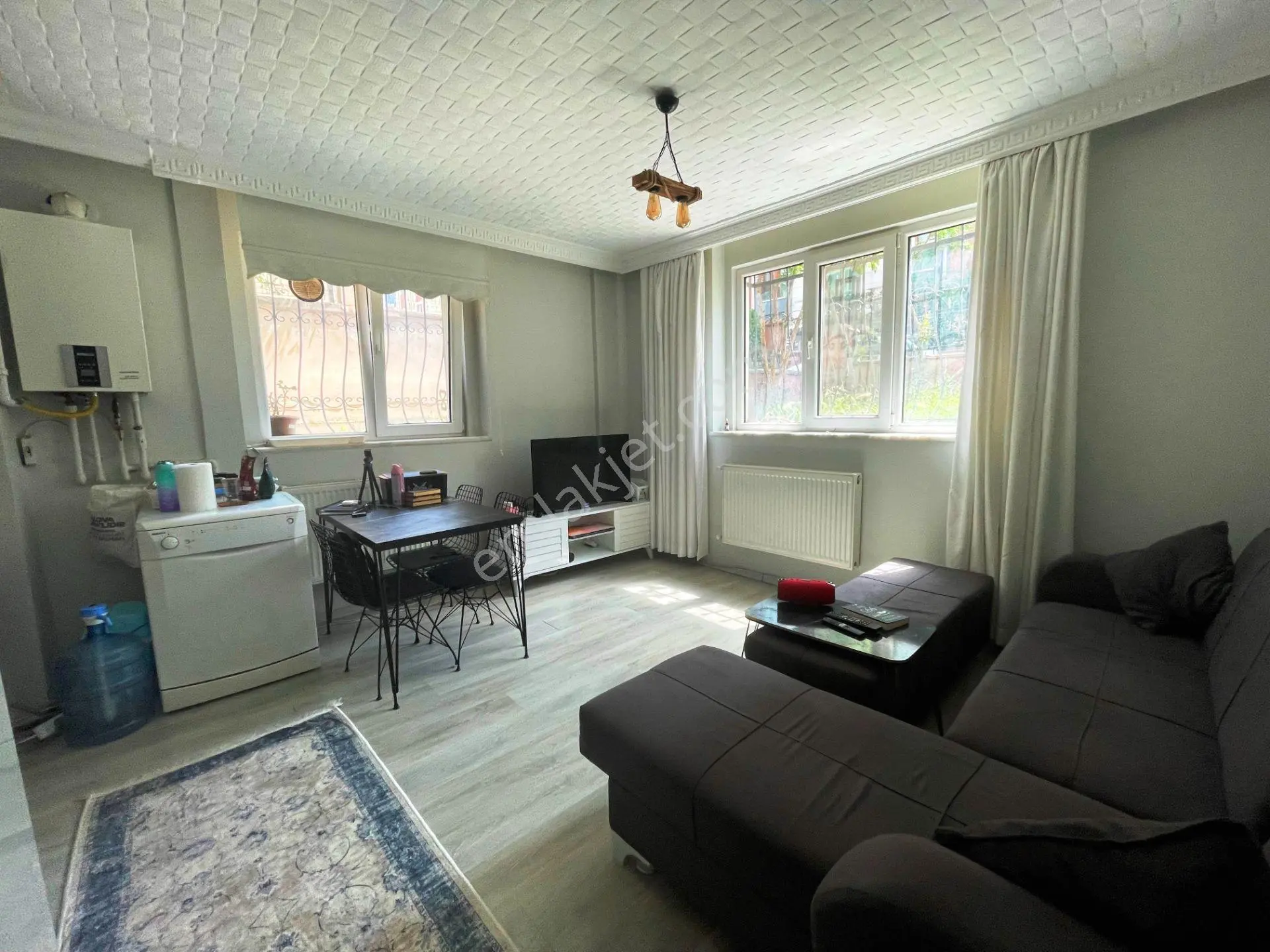 Şerifali'de 15 Yıllık Mobilyalı Beyaz Eşyalı 60m2 Kiralık 1+1 - Görsel 3
