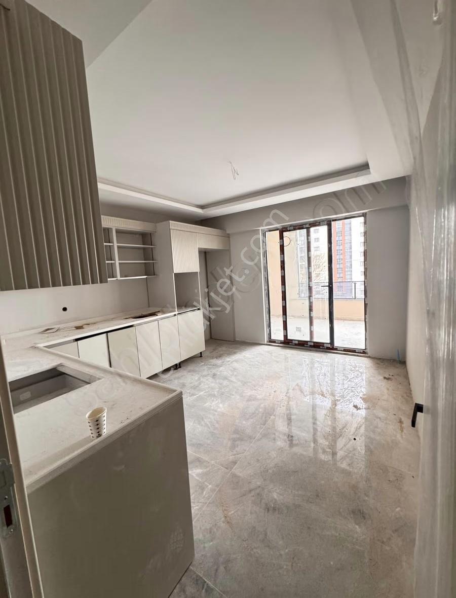 Cumhuriyet Mahallesi'nde 3 Cepheli, 150m² 3+1 Satılık Daire