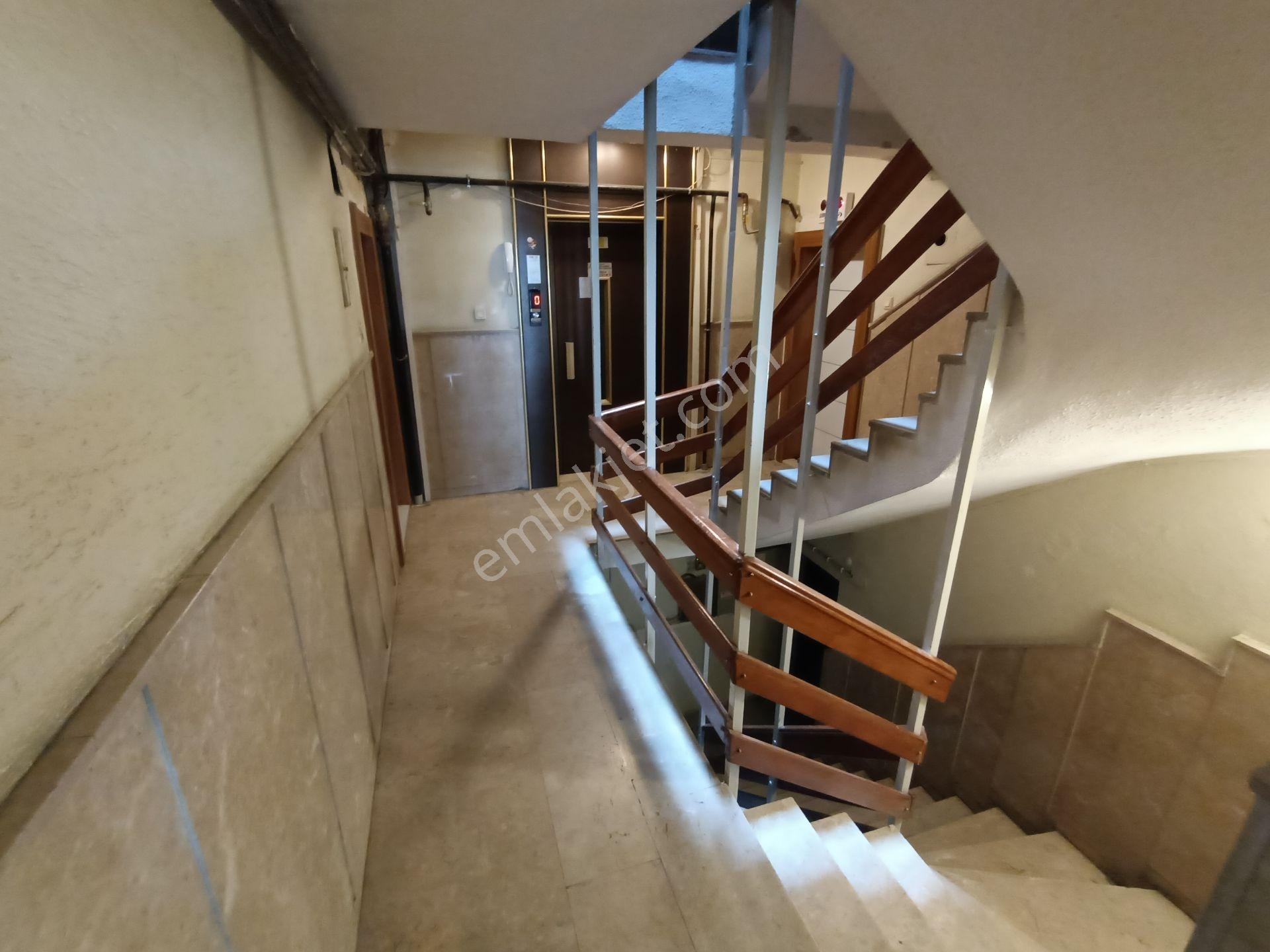 Asyapıdan 3+1 150m2 Çift Banyolu Ara Kat Lüks Kaloriferli - Görsel 32