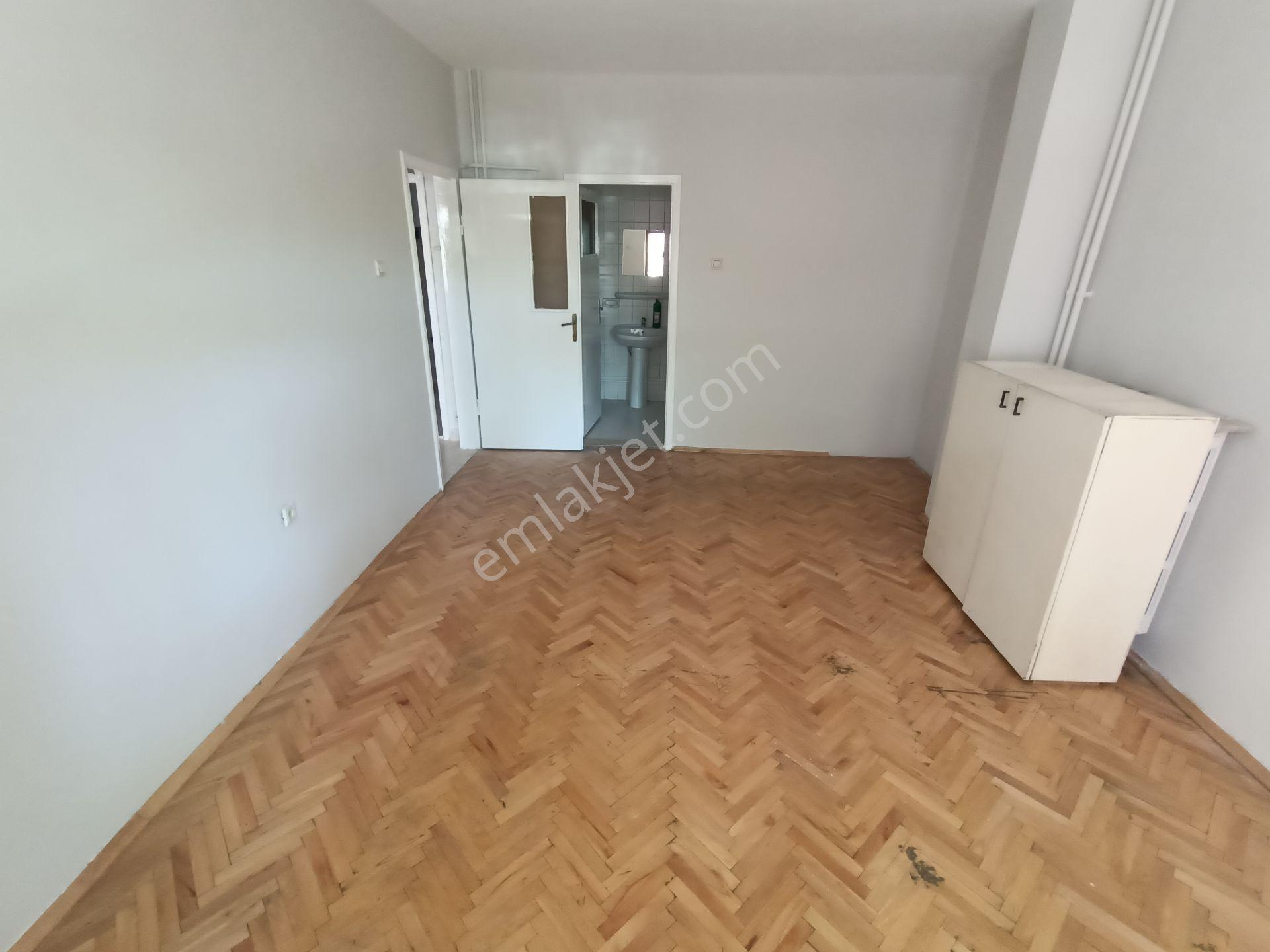 Asyapıdan 3+1 150m2 Çift Banyolu Ara Kat Lüks Kaloriferli - Görsel 17
