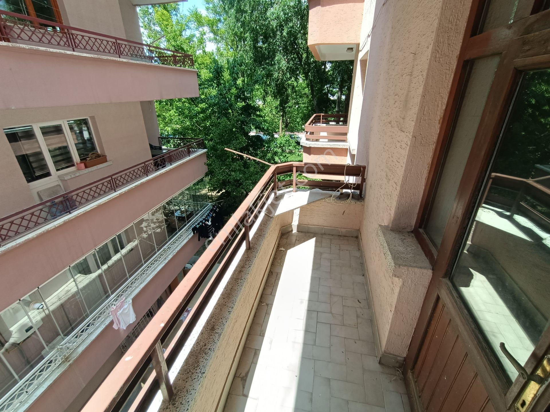 Asyapıdan 3+1 150m2 Çift Banyolu Ara Kat Lüks Kaloriferli - Görsel 26