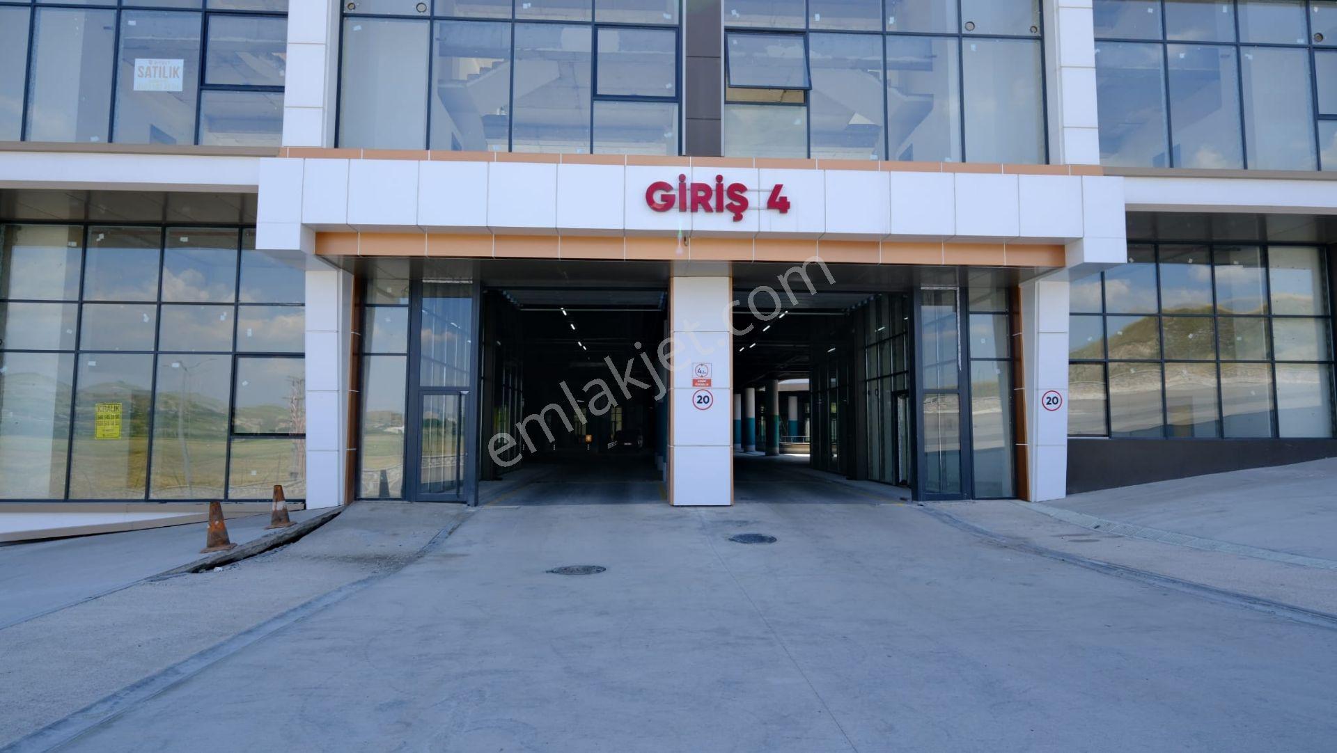 Mega Şaşmaz'da Yola Cepheli Satılık Dükkan - Görsel 3