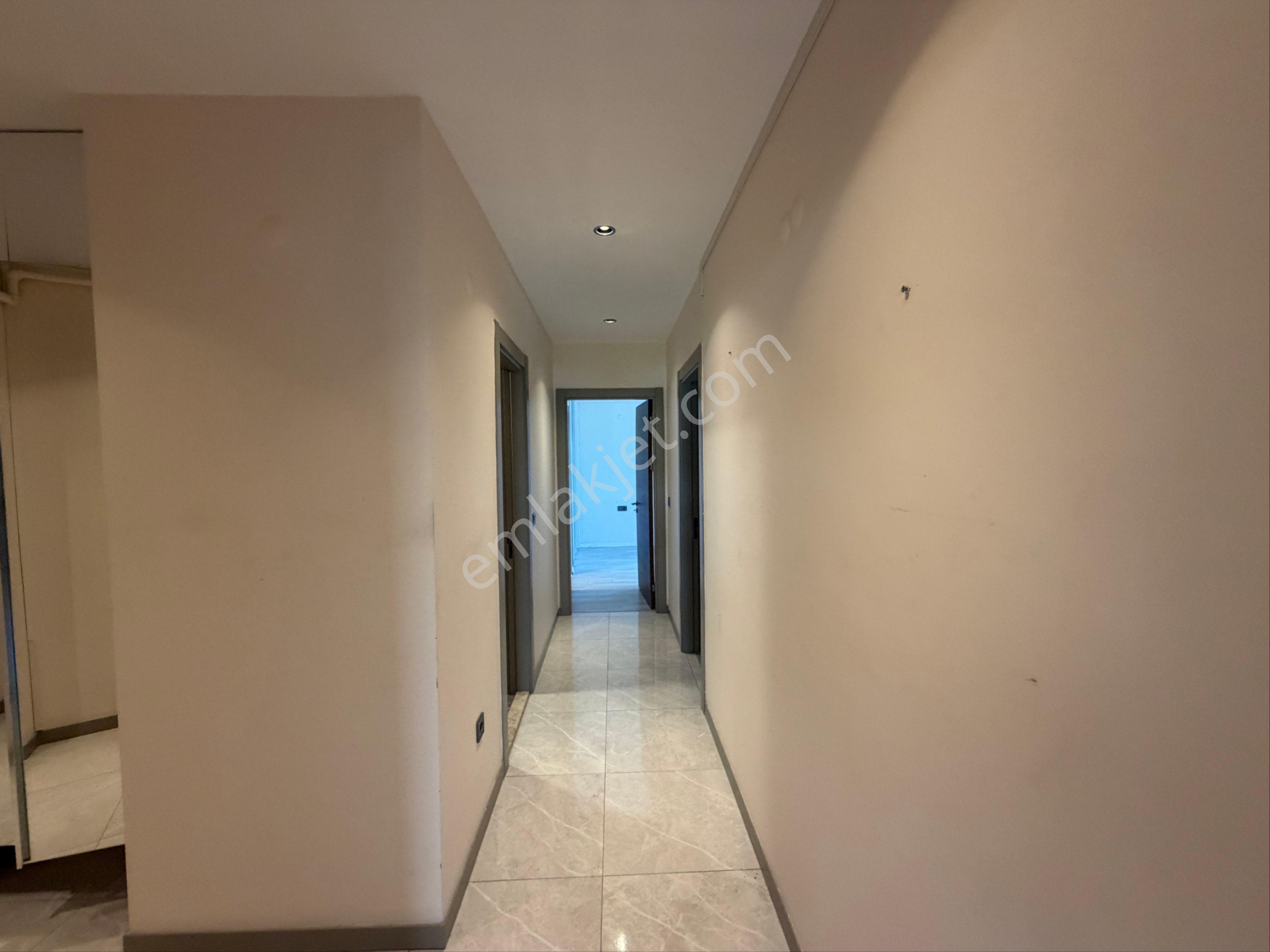 Menderes Barbaros Mah Havuzlu Sitede Kiralık 2+1 Bahçe Katı Daire - Görsel 11
